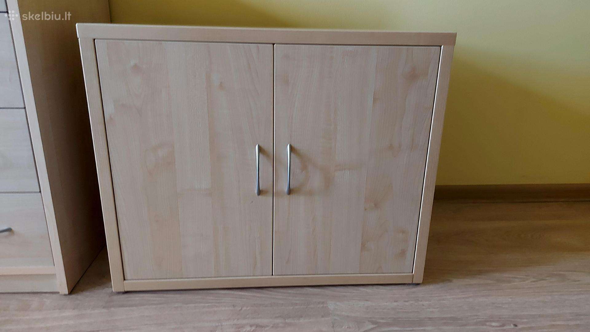 Mažesnė komodėlė šviesaus klevo spalvos