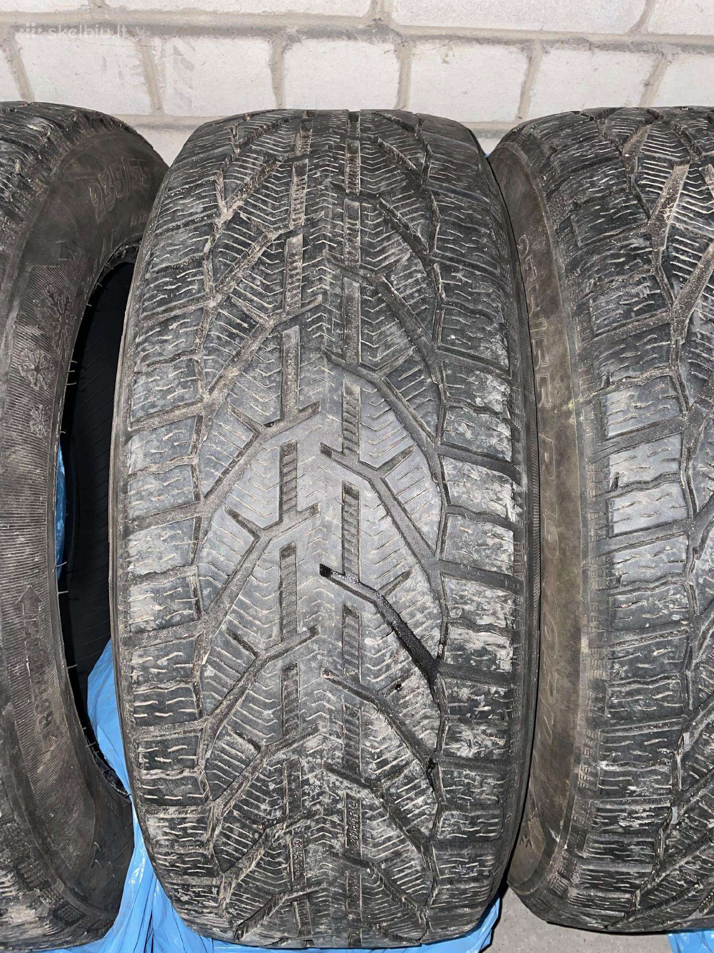 Taurus, winter 235/55 R19