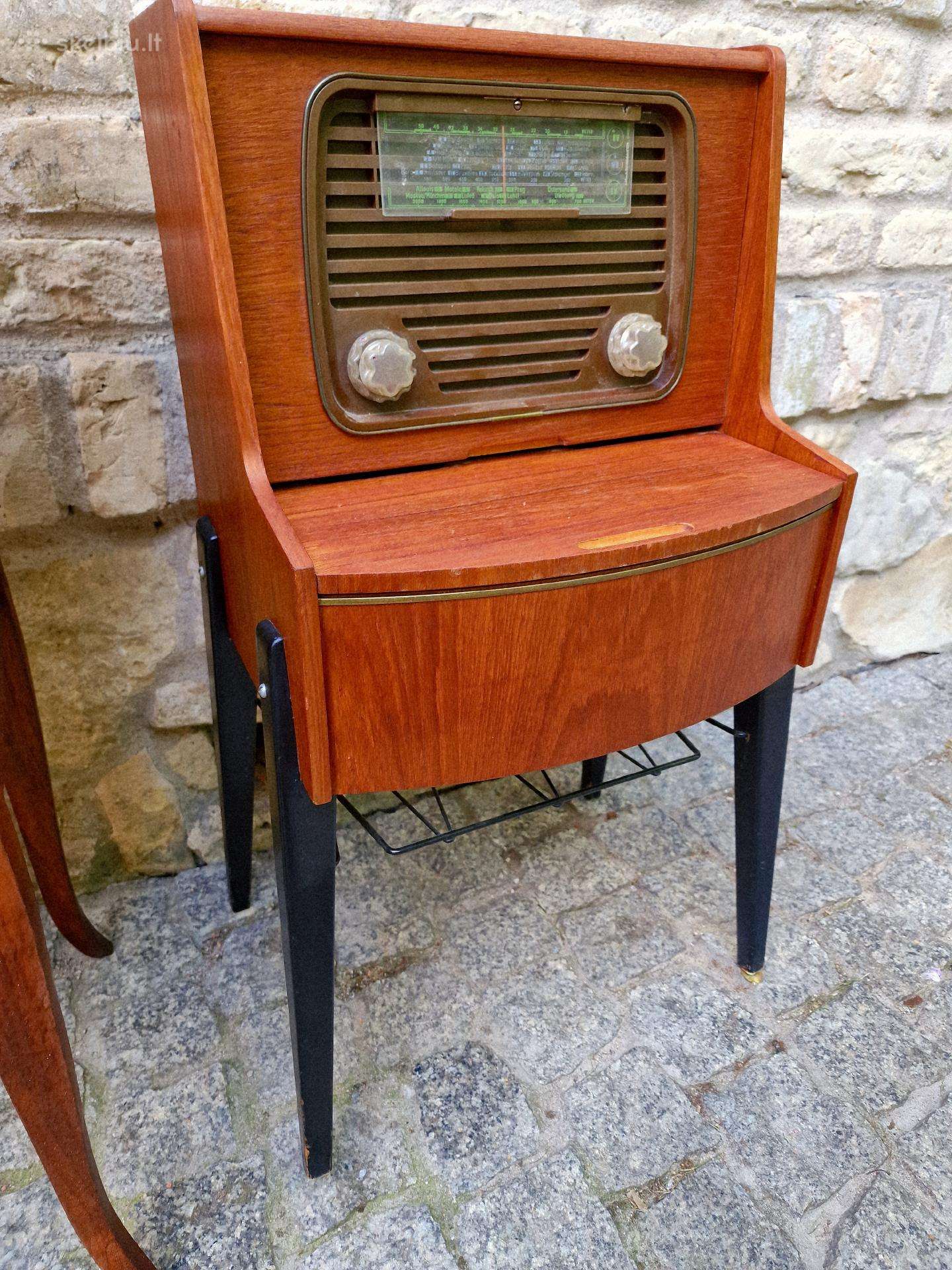Vintažinė mid century tikmedžio radija su patefonu