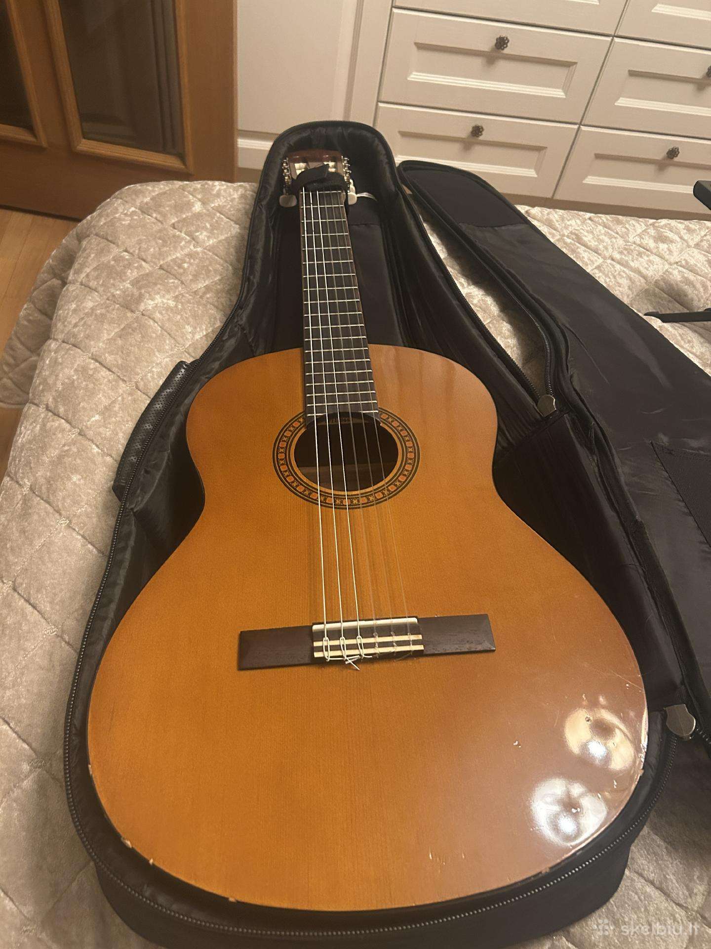 Parduodama gitara