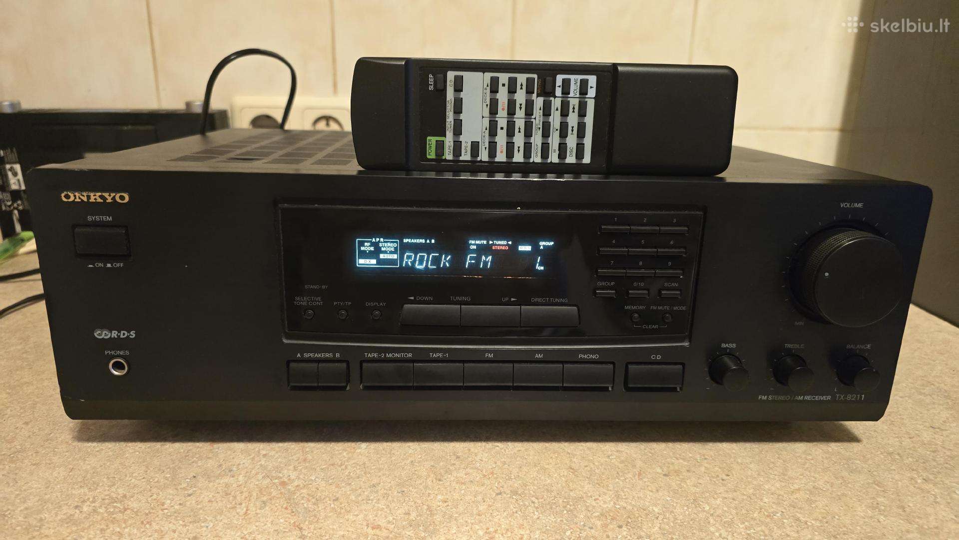 Onkyo Tx-8211 resyveris su distanciniu pultu.