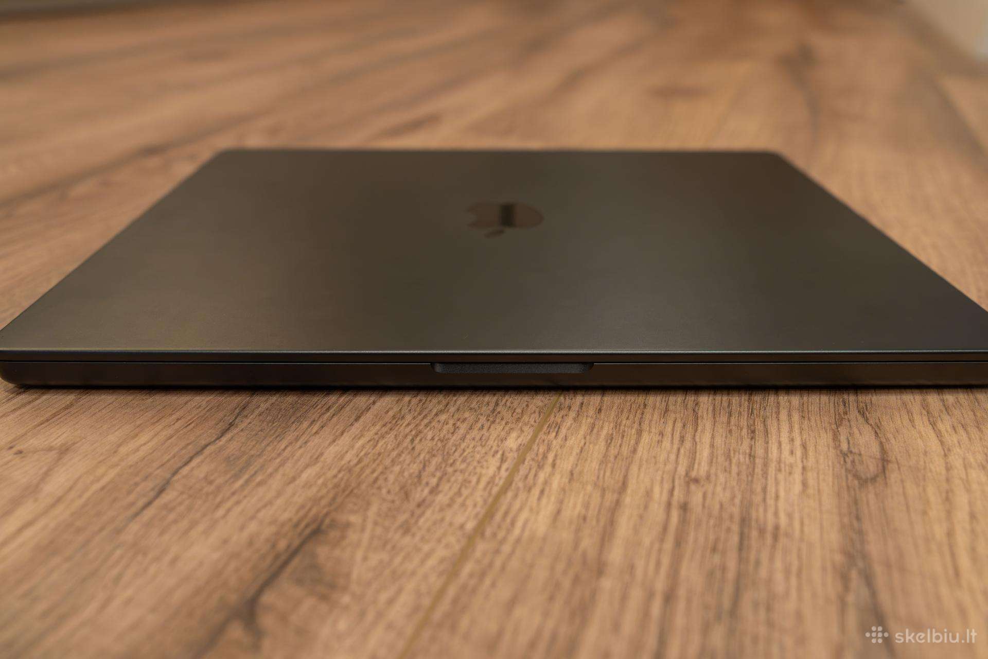 MacBook Pro 16" M5 Max, 2tb, 36gb RAM, Garantija