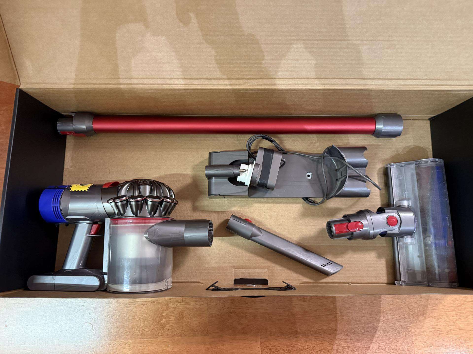 Dyson V8 siurblys su priedais