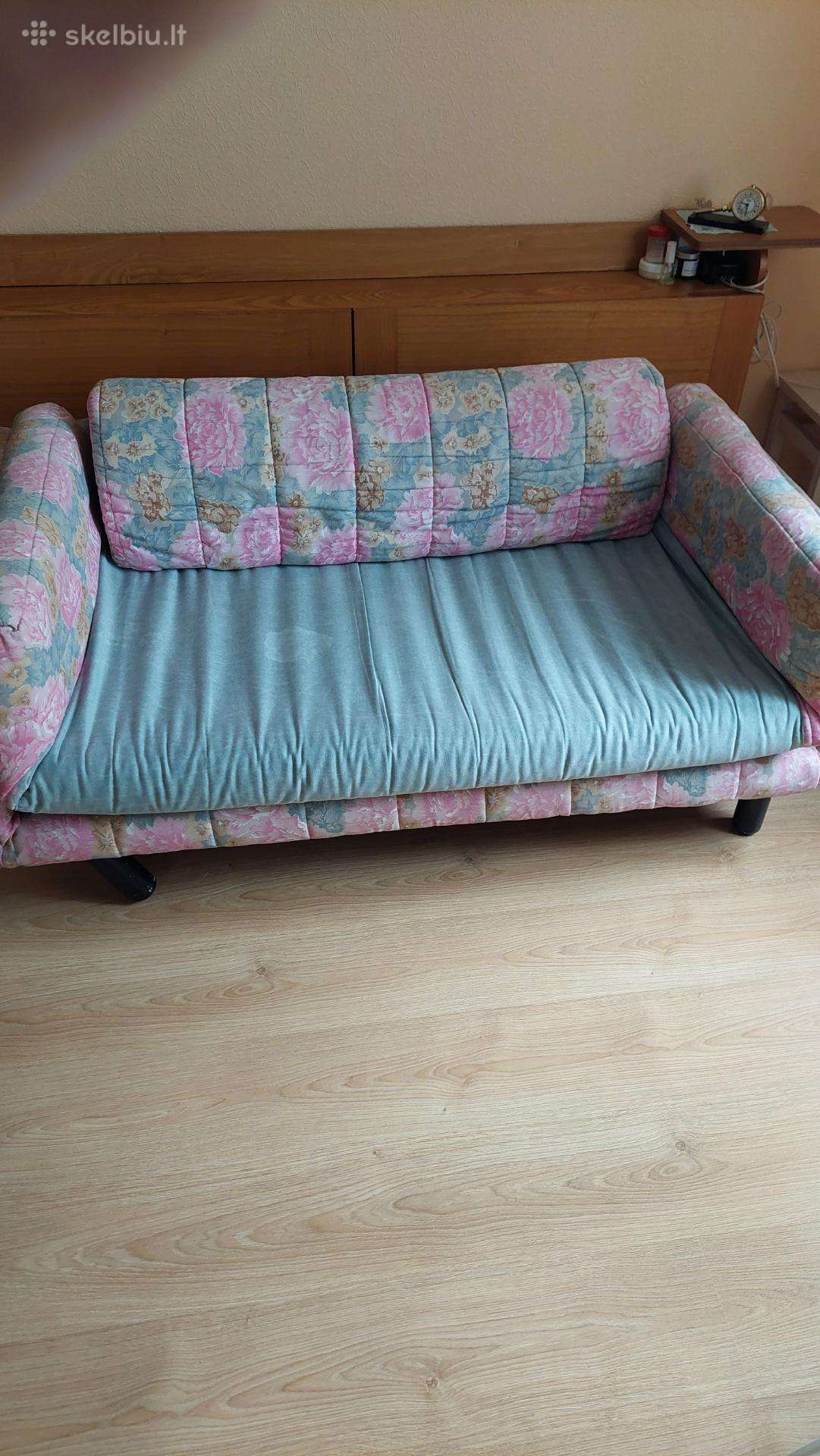 Netradicinė ir sofa ir lova
