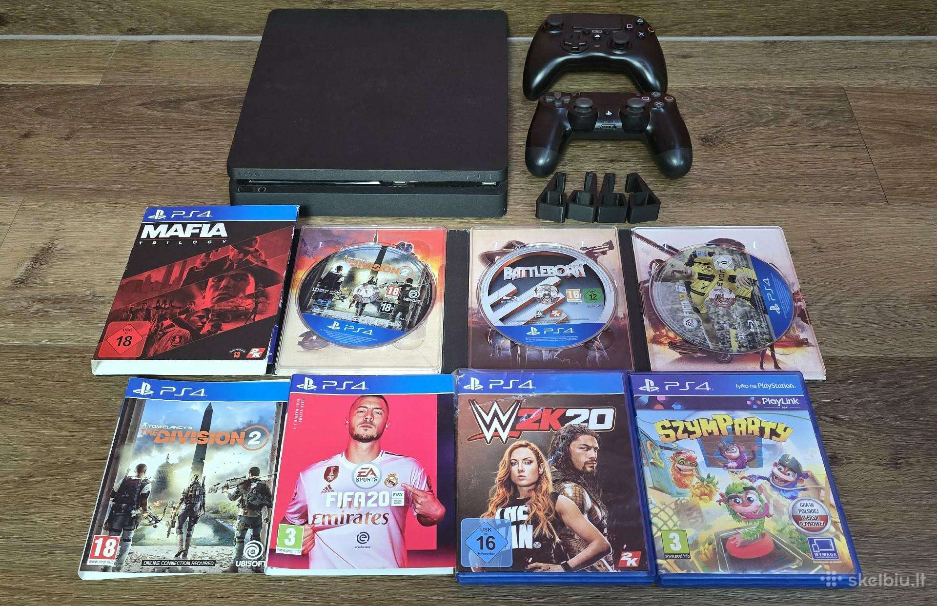 Playstation 4 slim su daug priedų