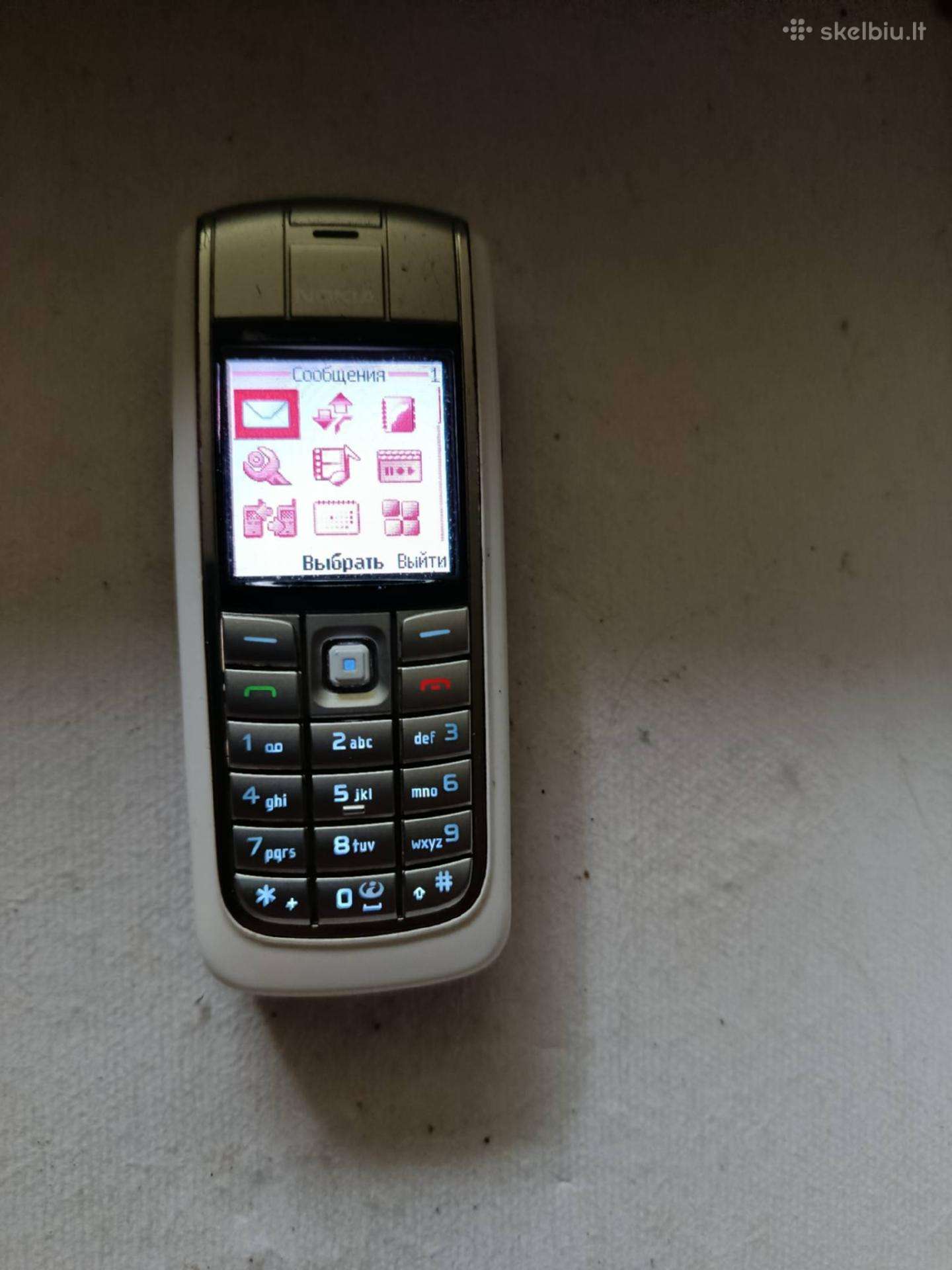 Seni telefonai knopkiniai ir liečiami