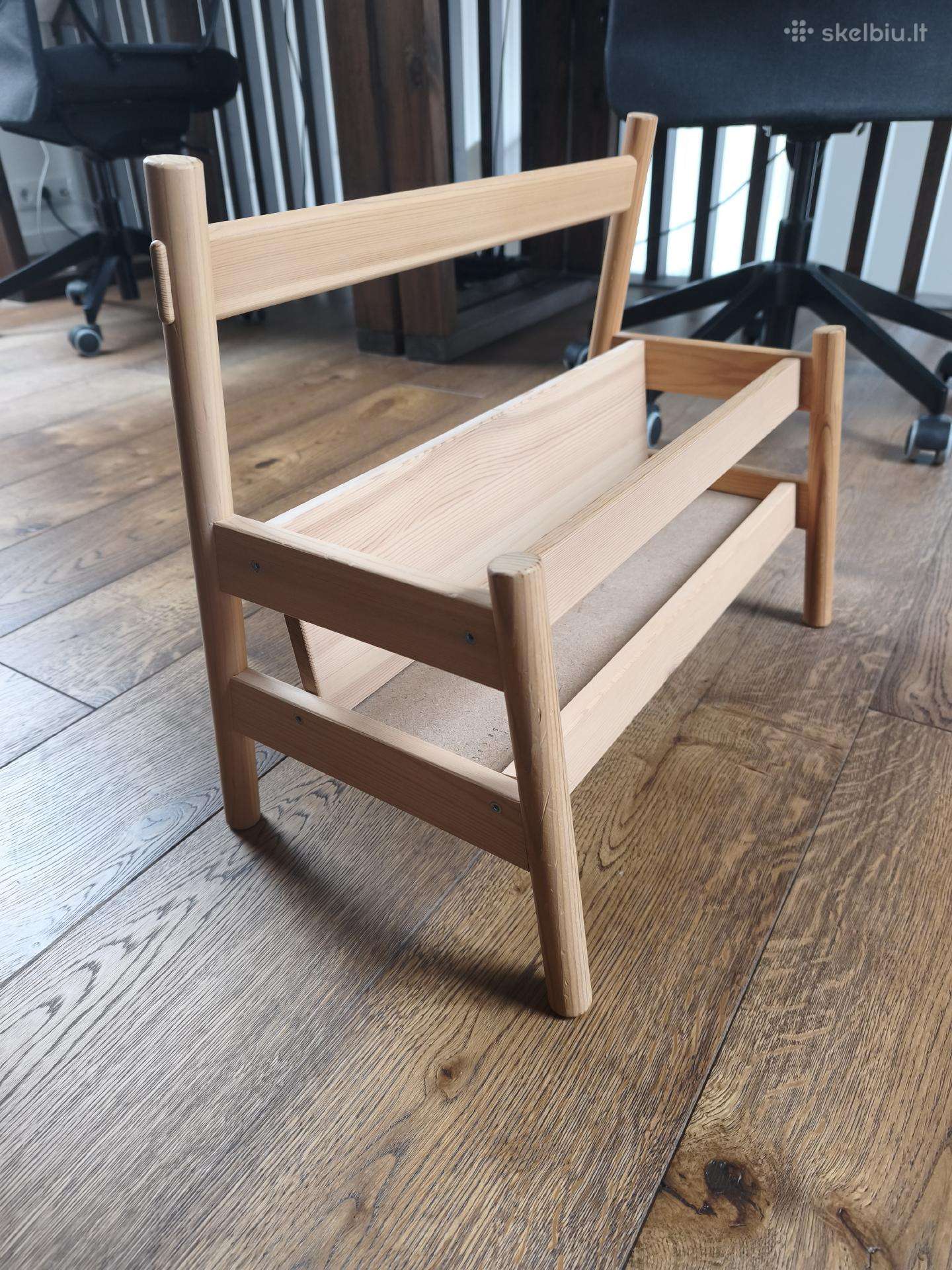 Knygu stovas Ikea Flisat