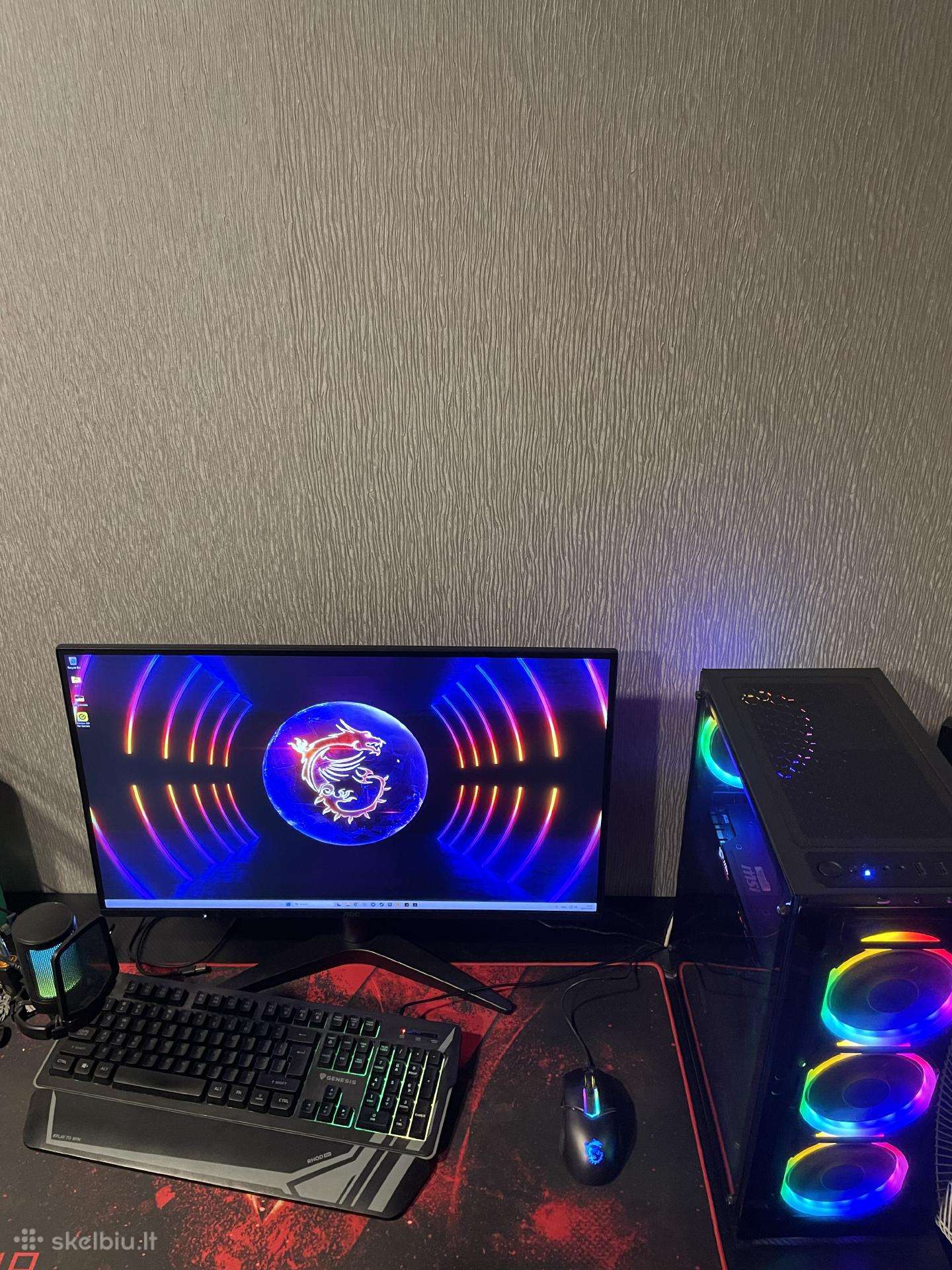 Pc su monitoriumi