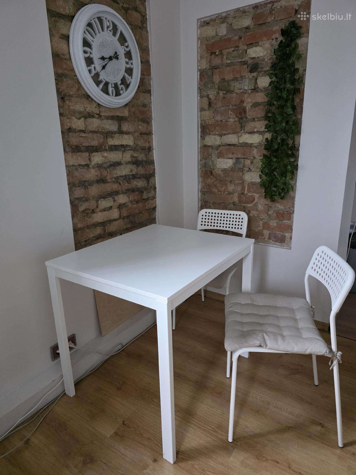 Ištraukiamasis stalas, balta, 84/120x74 cm