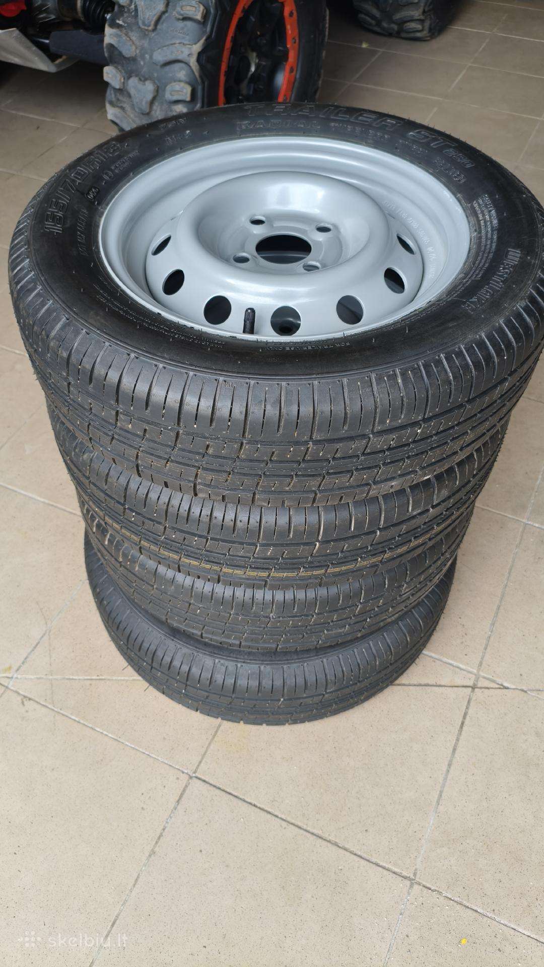 Parduodu padangas su ratlankiais.