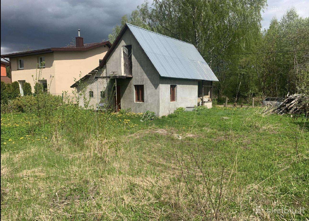 Namelis Vilniuje ramioje vietoje
