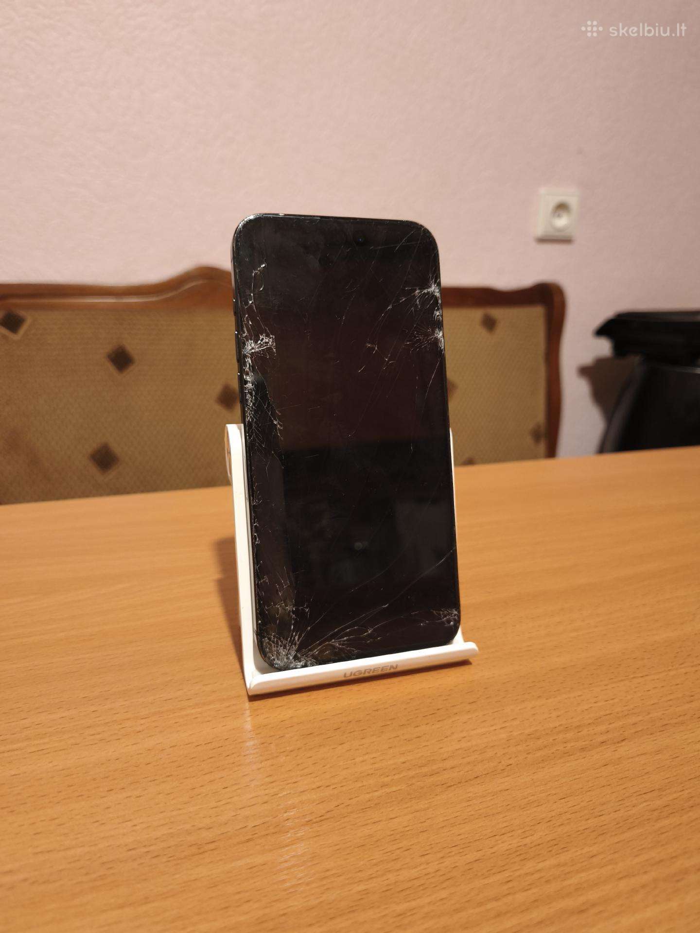 iPhone 15 Pro Max Donoras, neisijungia