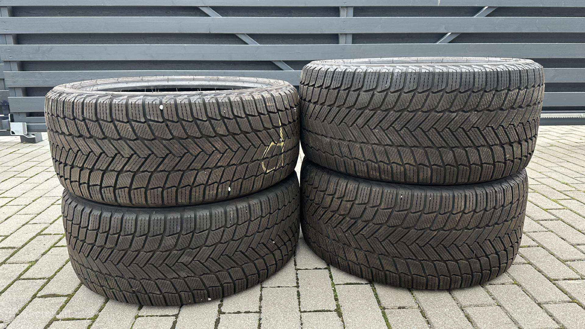 Michelin X-ice Snow R20 245/40 + 275/35, 2025 m.