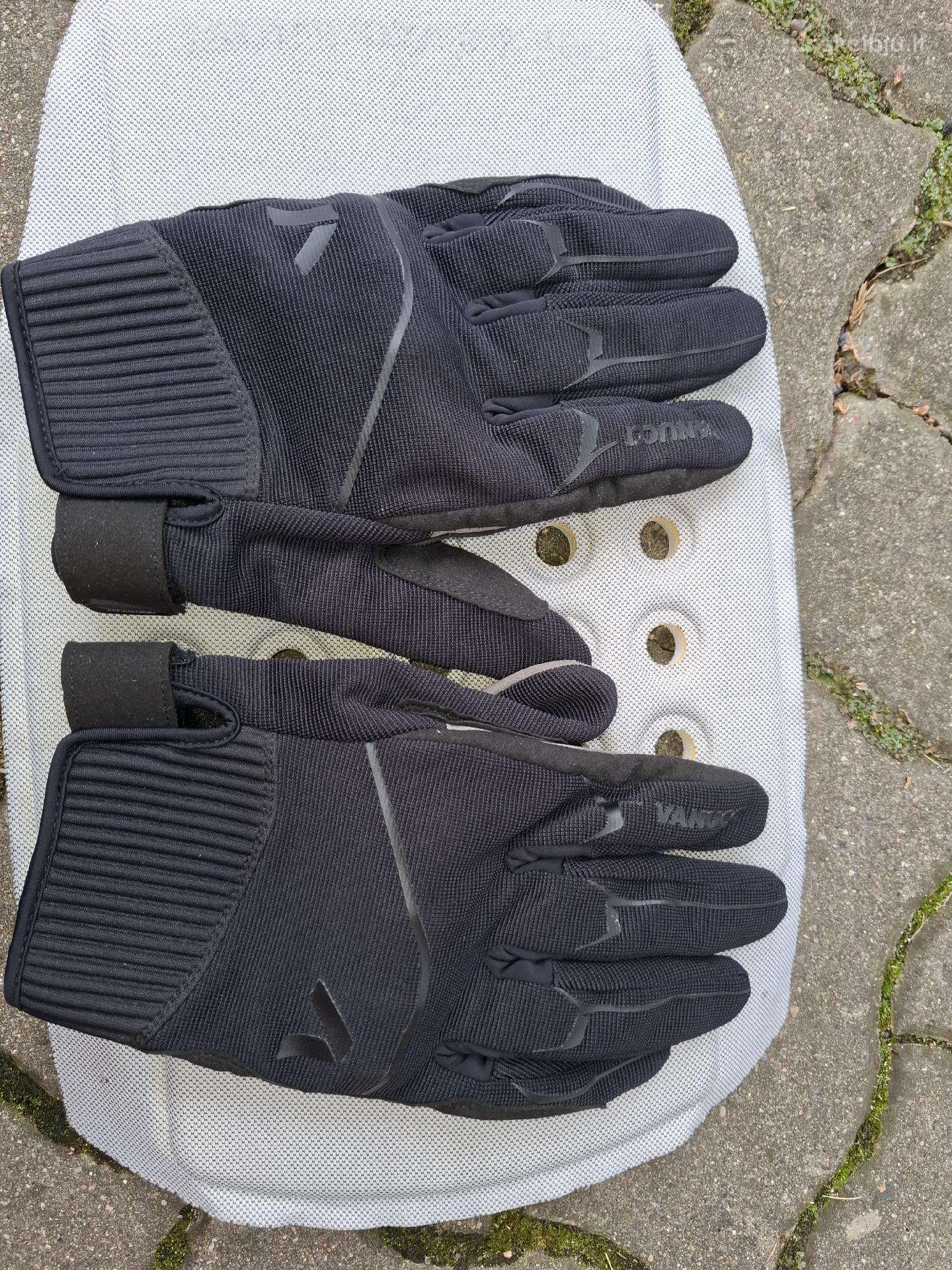 Moto pirštinės