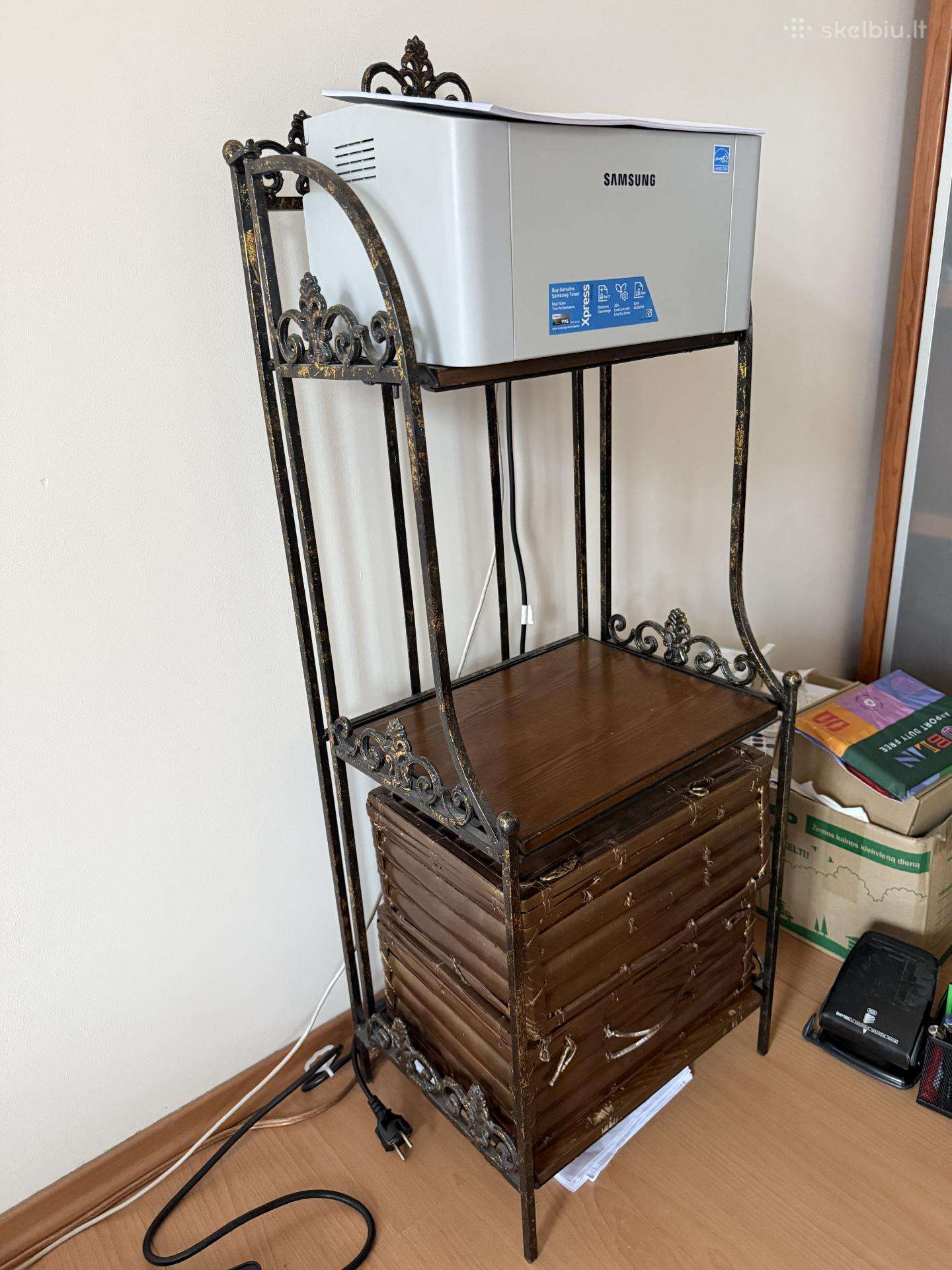 Retro stiliaus lentyna