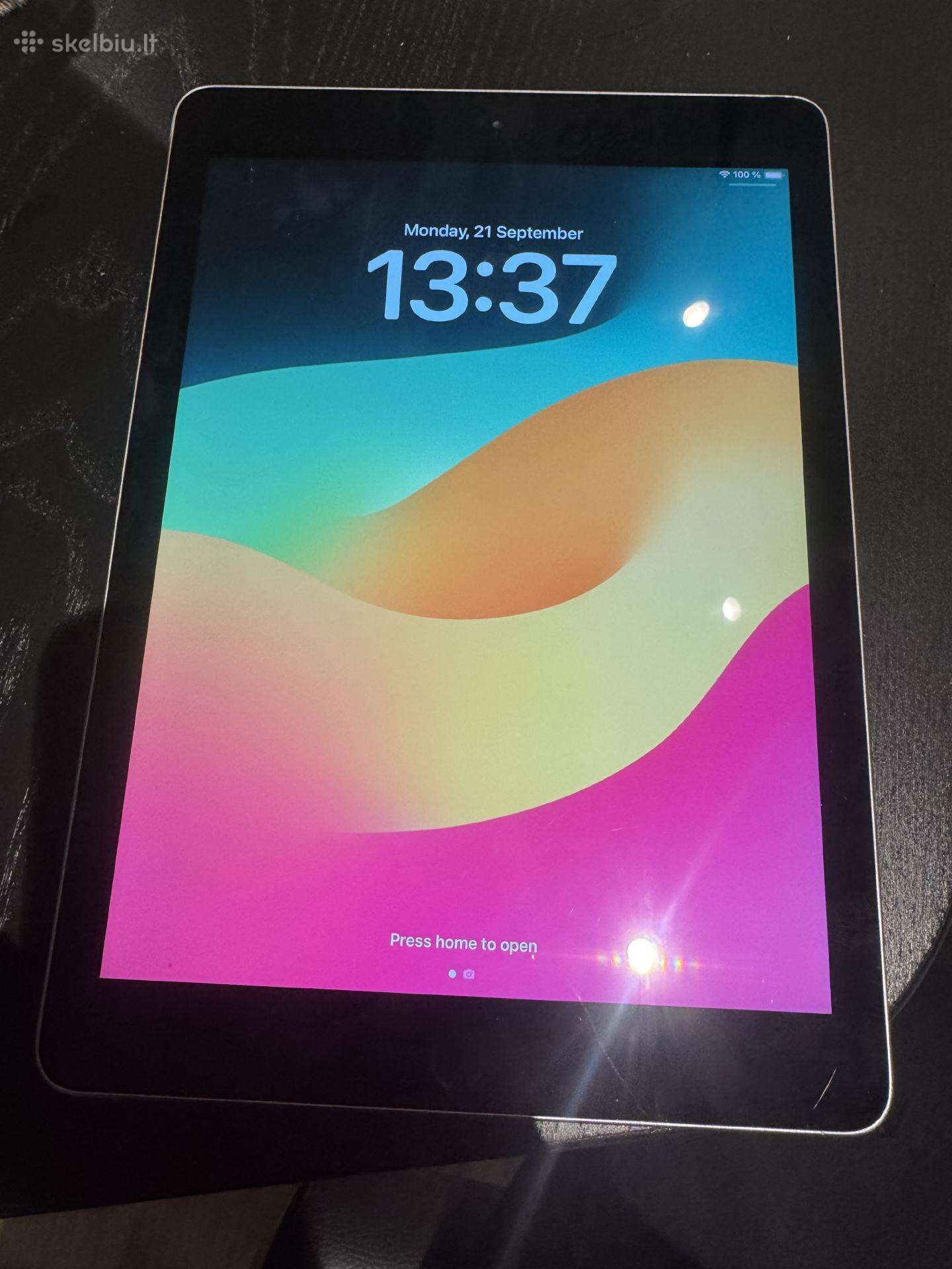 iPad 6th Gen (2018) 32gb Wi-fi (A1893)