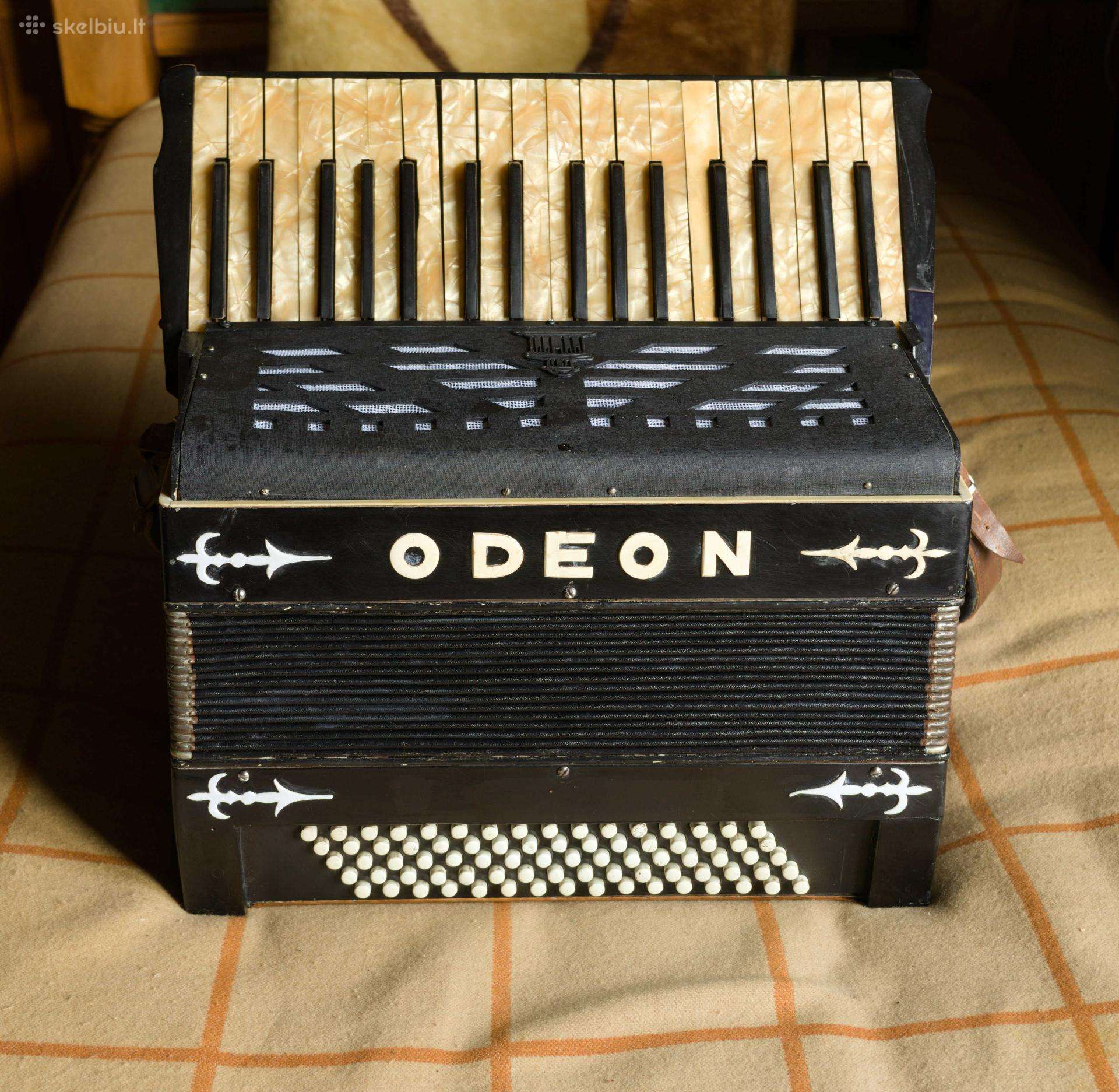 Antikvarinis akordeonas Odeon