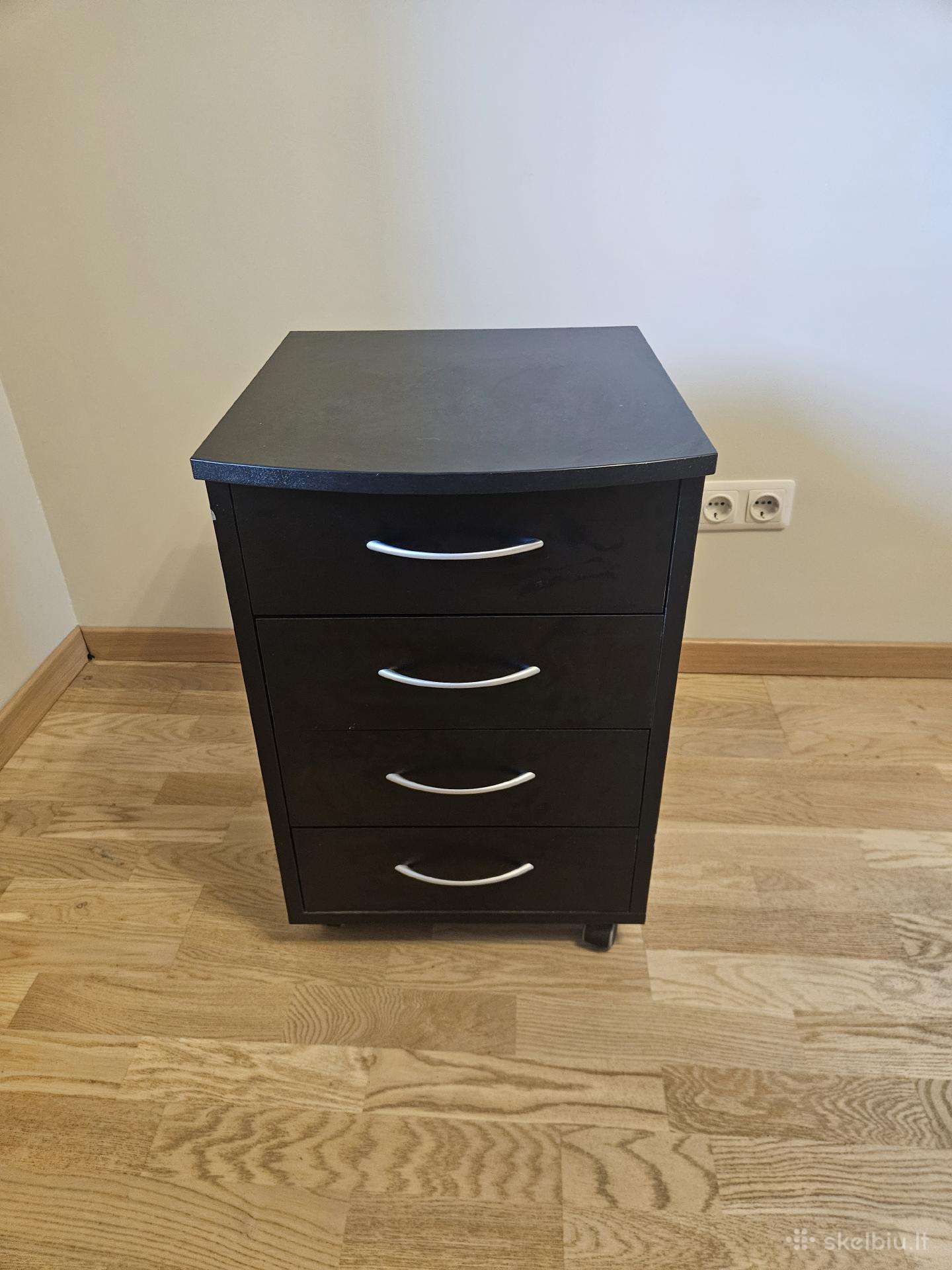 Spintele su stalciais