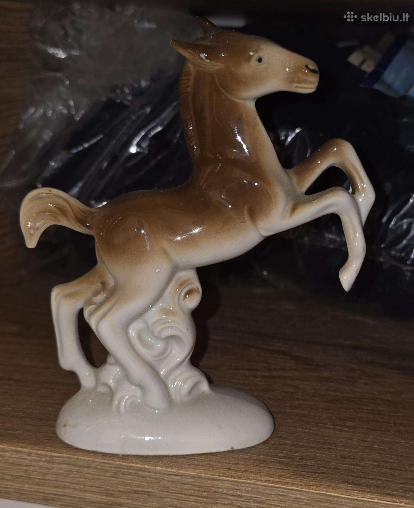 Atiduodama statulele