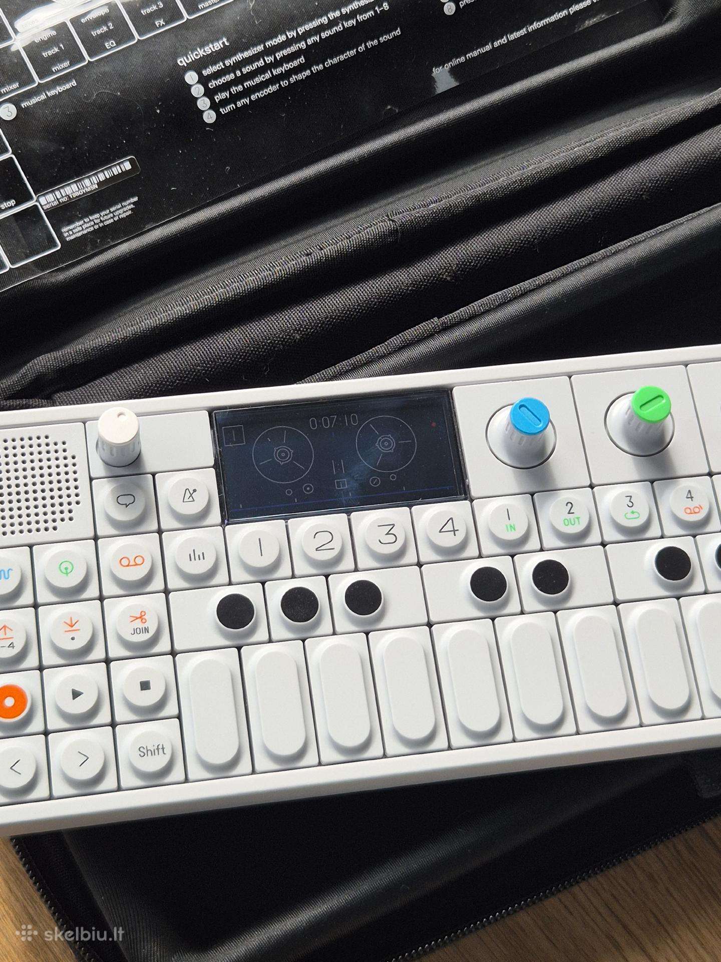 Teenage Engineering Op1 Rev. 2 + originalus dėkla