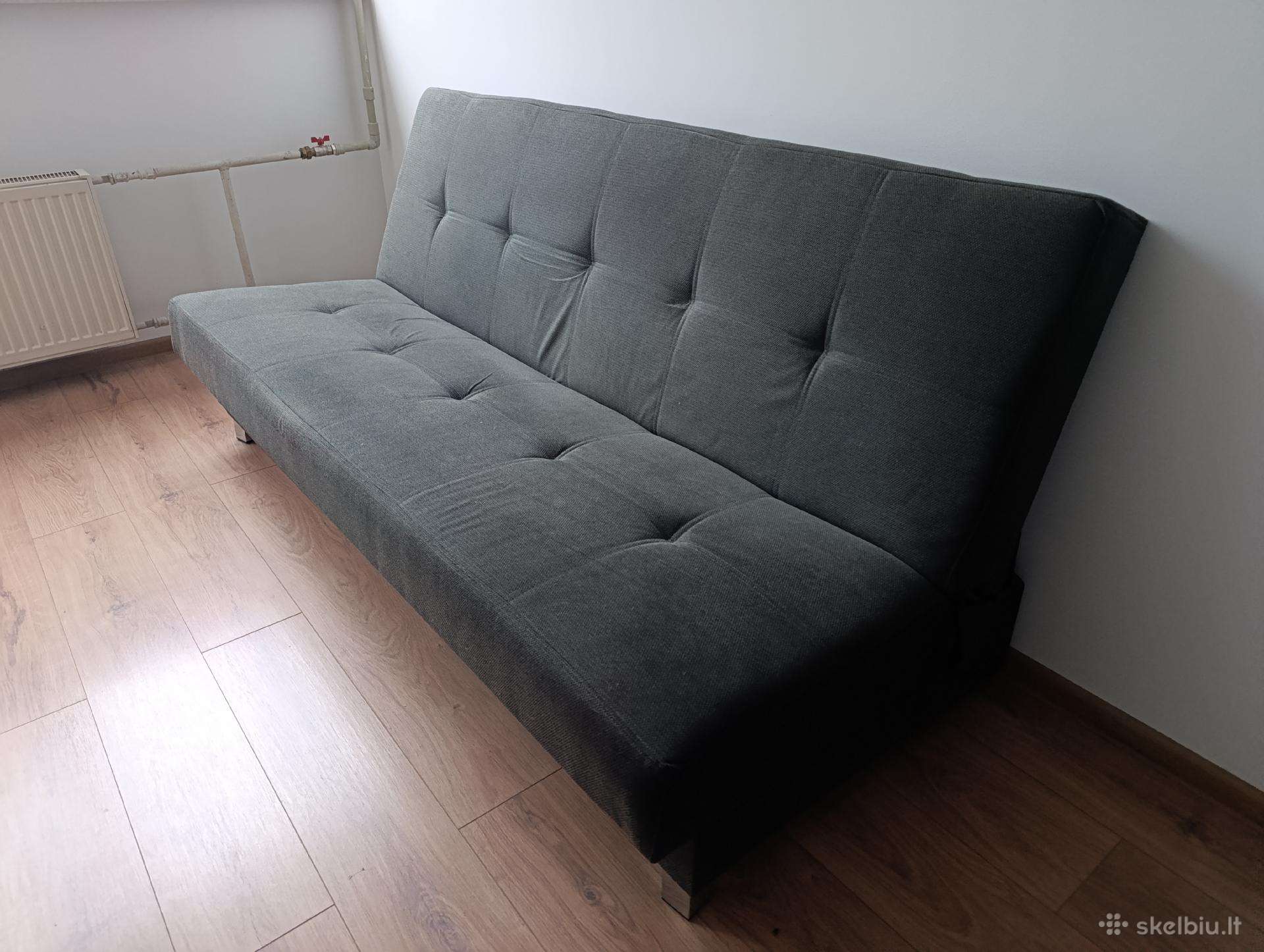 Sofa su miegojimo funkcija.