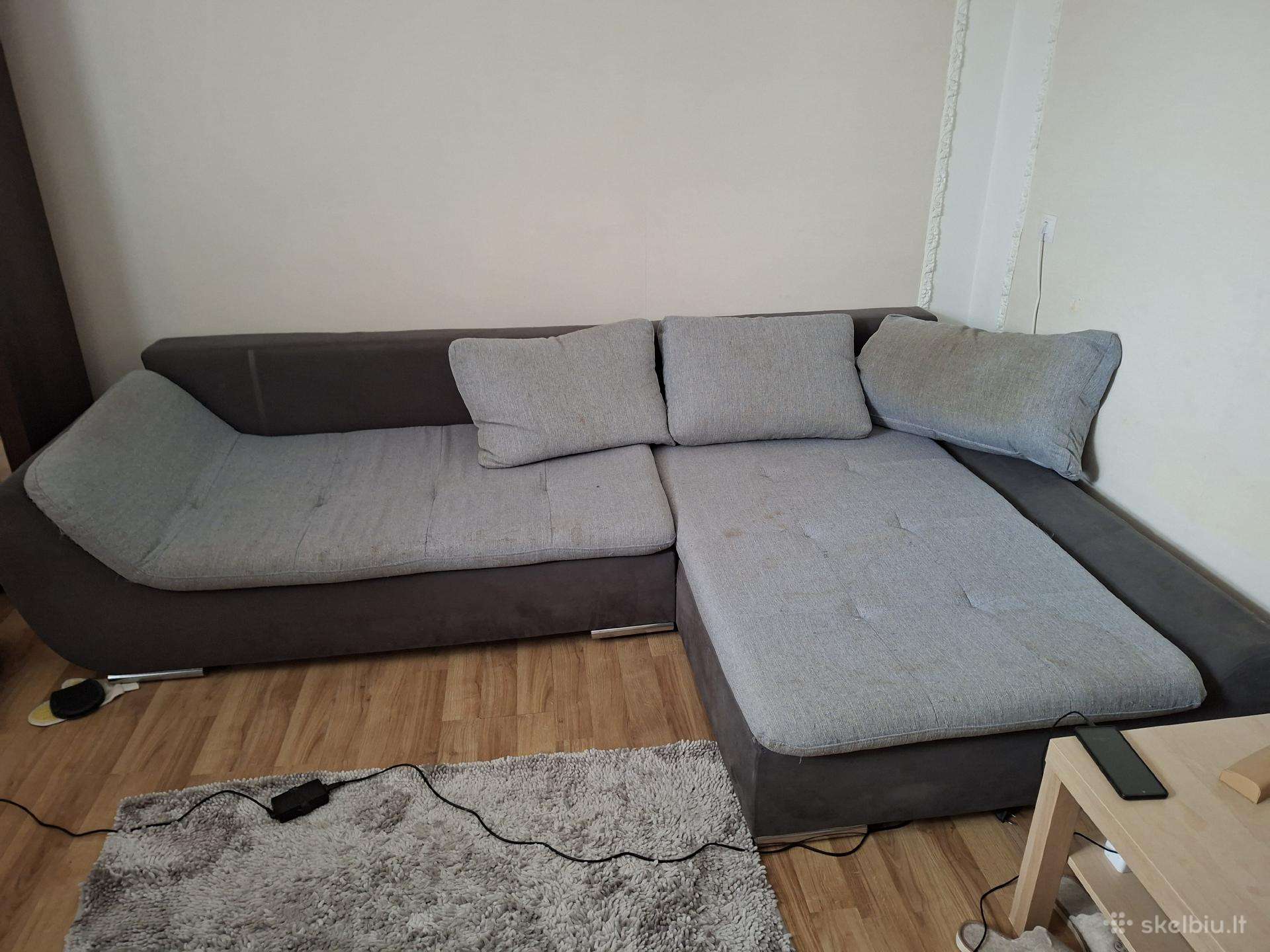 Dovanoju išskleidžiama sofa