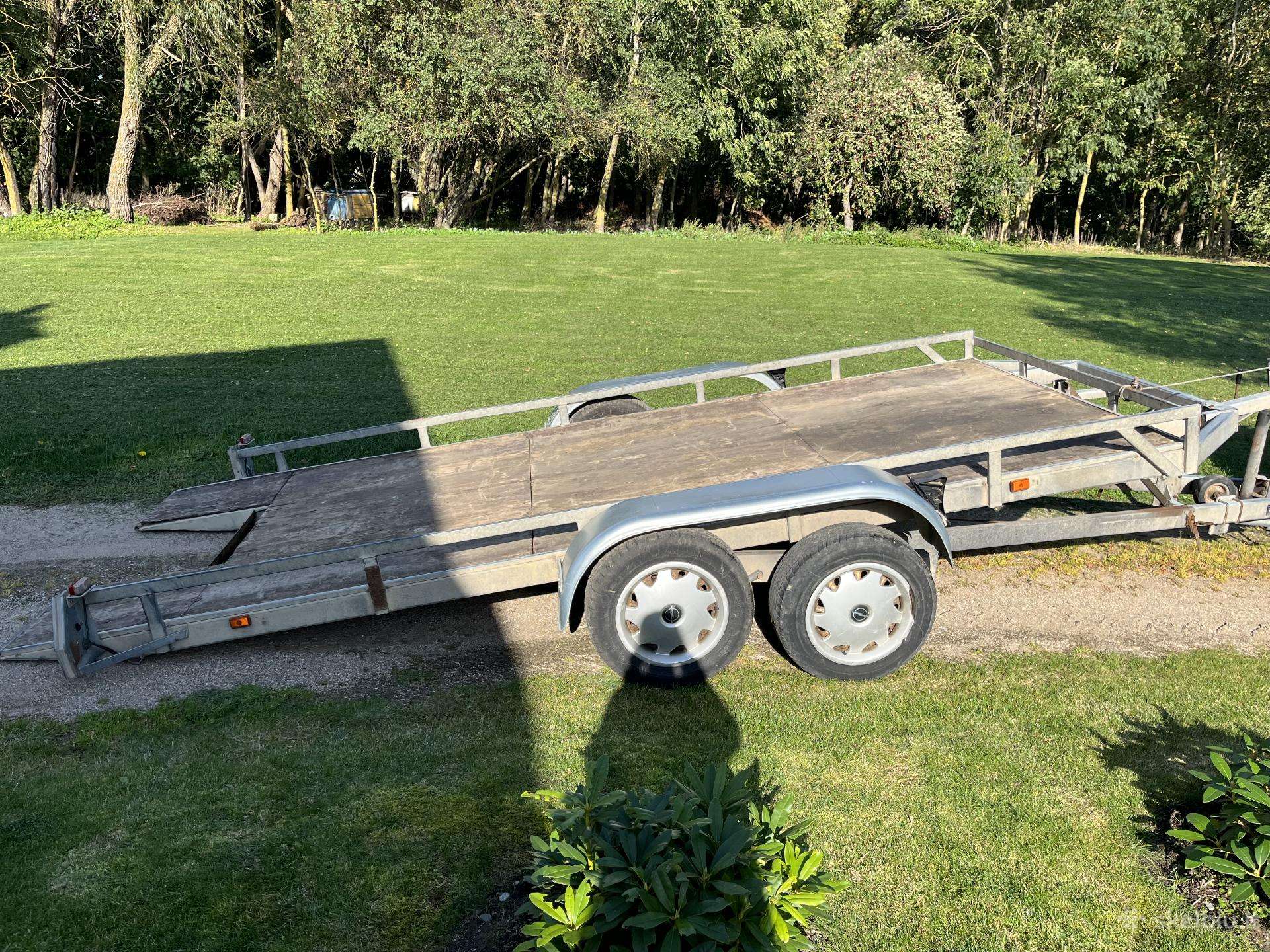 -Kita-, passenger car trailers