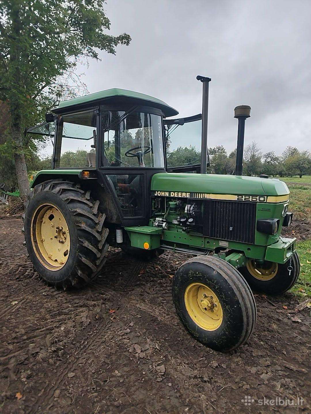 Traktorius John Deere 2250