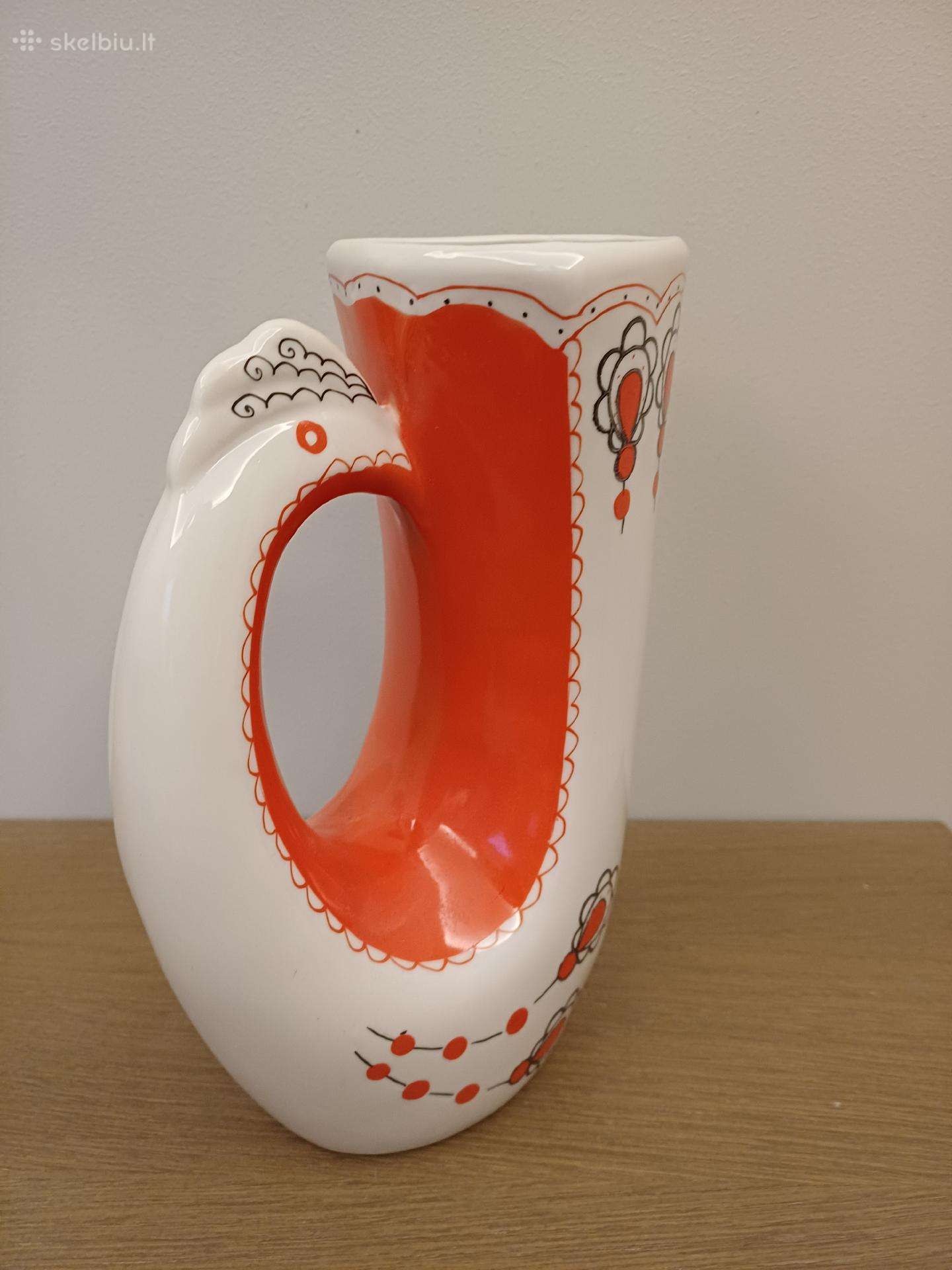 Tarybinių laikų porcelianinė vaza, aukštis-19.5cm.