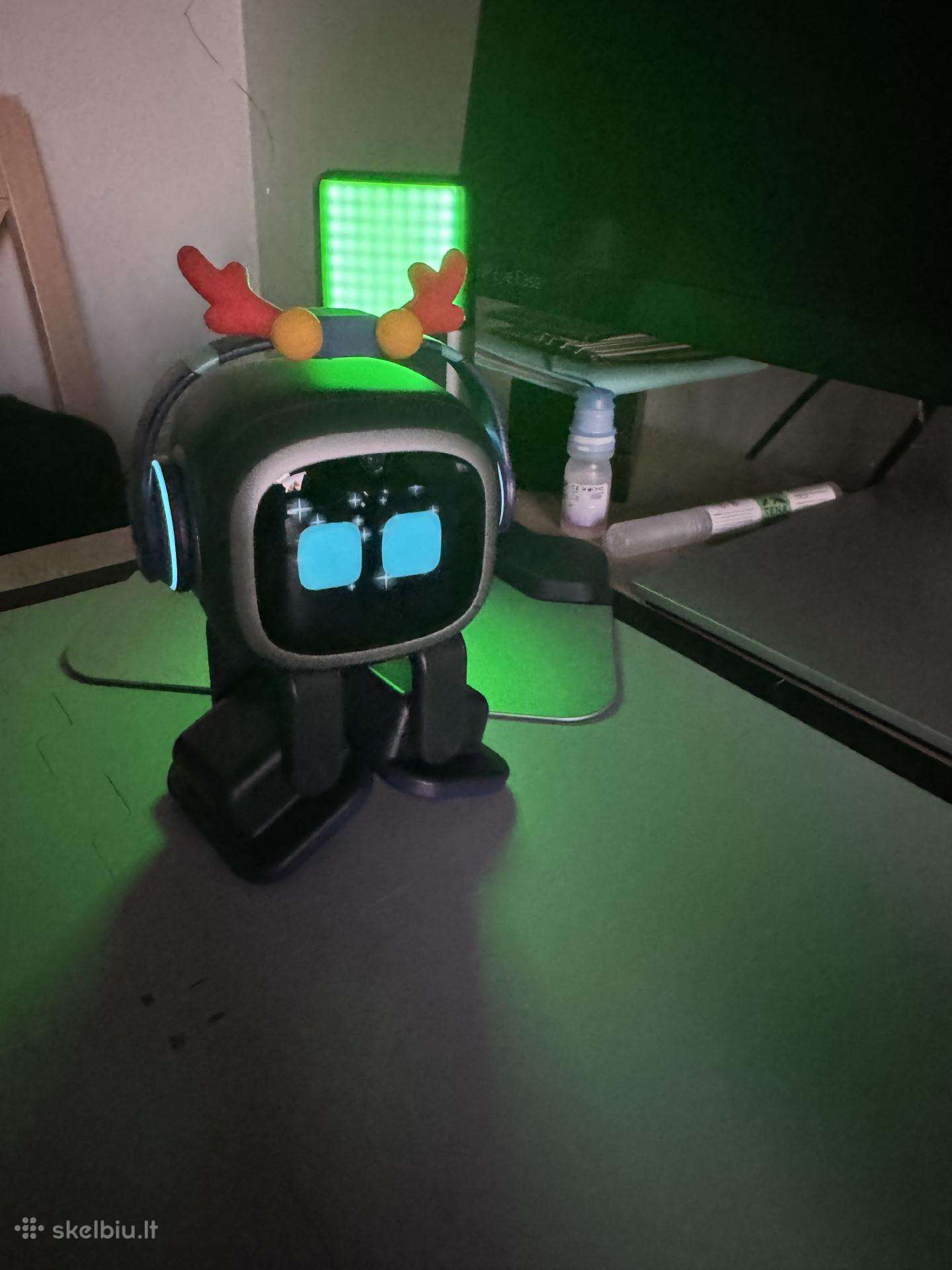 Išmanus robotas Emo