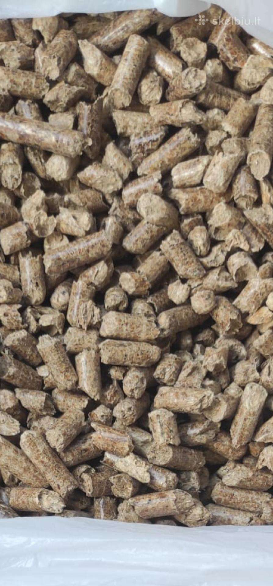 Medžio granulės A1 big bag po 1 tona.
