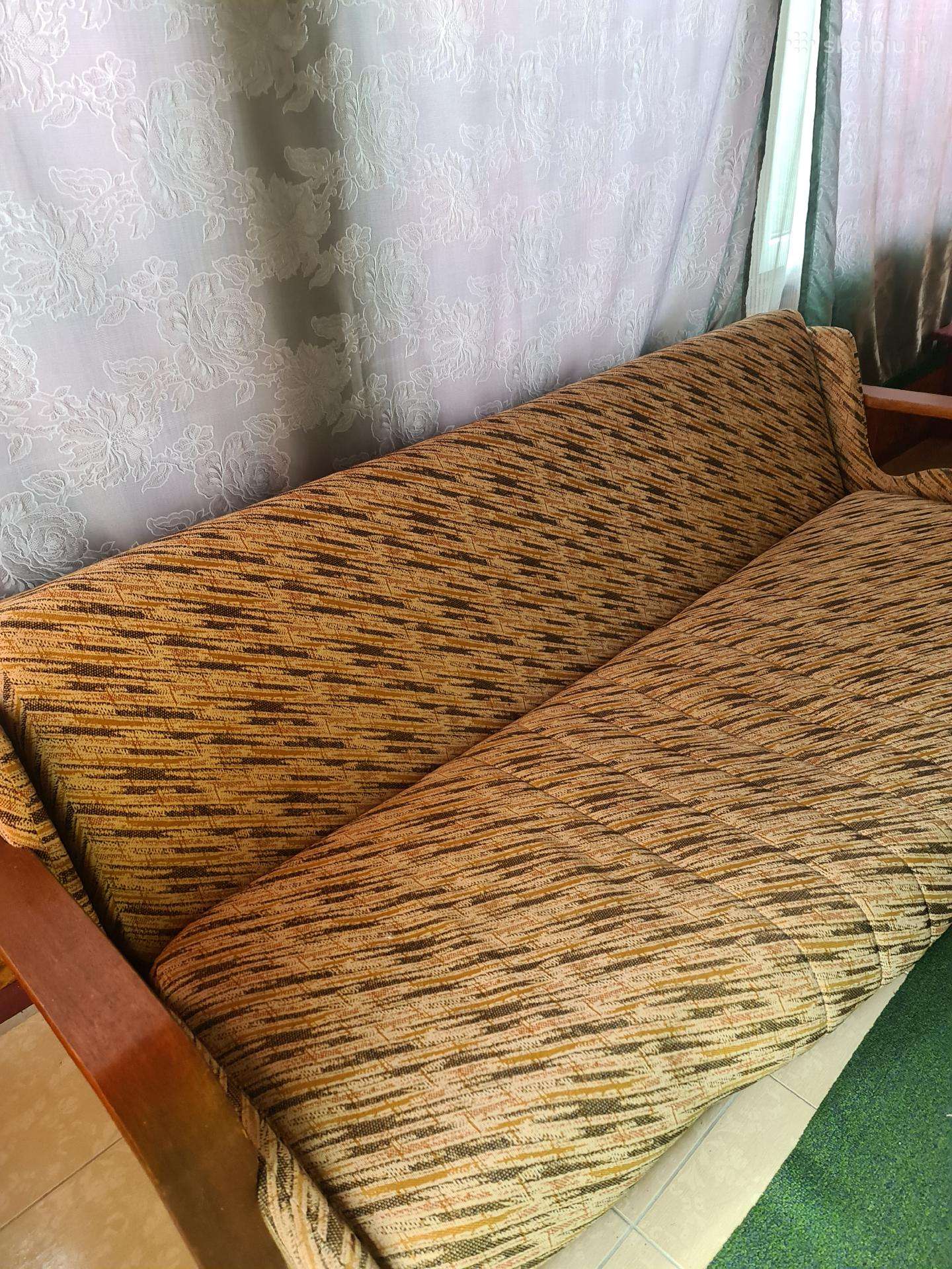 Sofa- lova