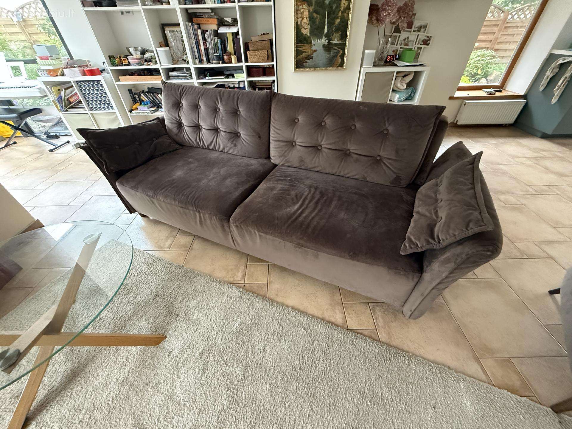 Sofa su miegama dalimi, fotelis