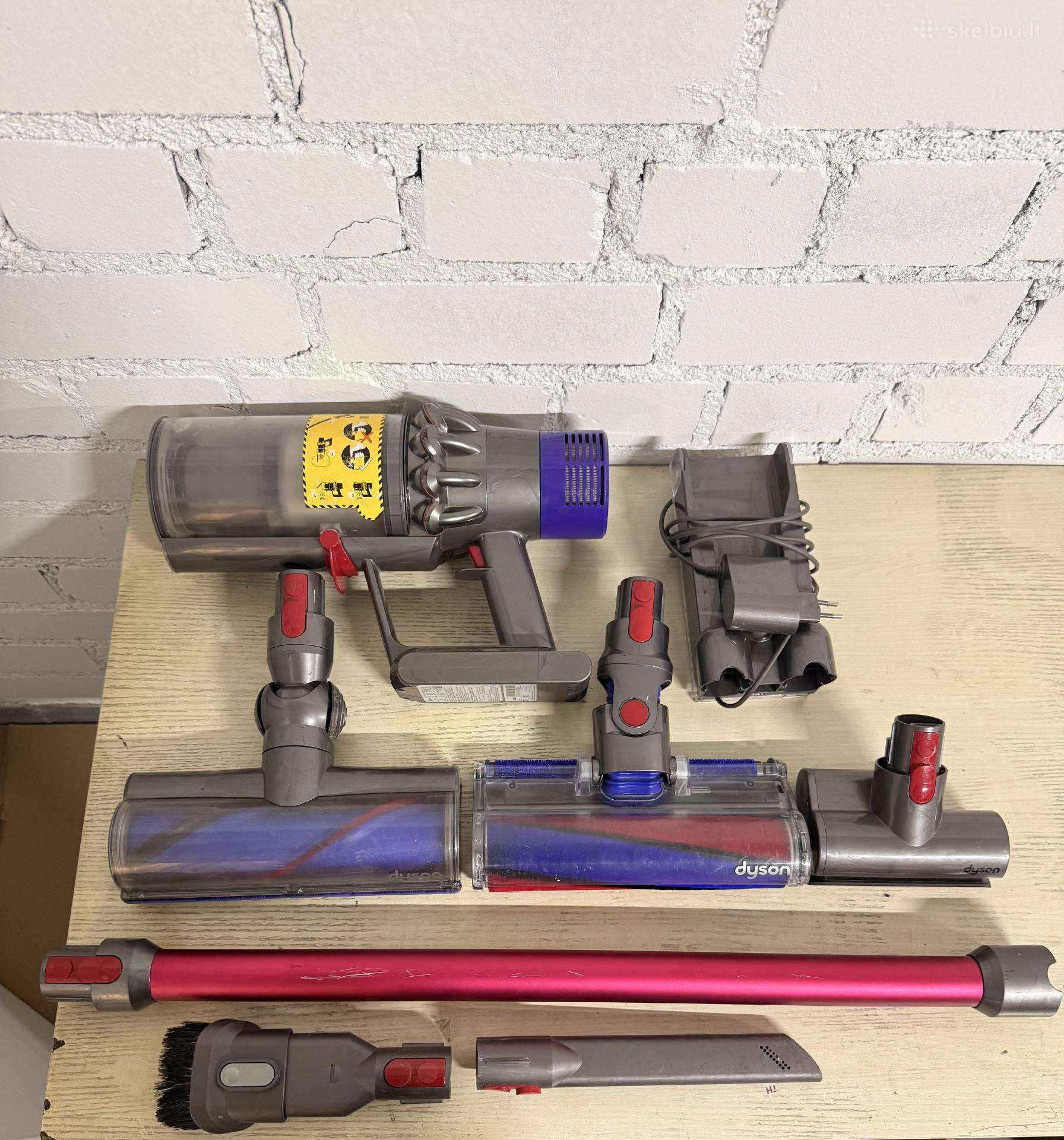 Dyson V10 belaidis dulkių siurblys + priedai