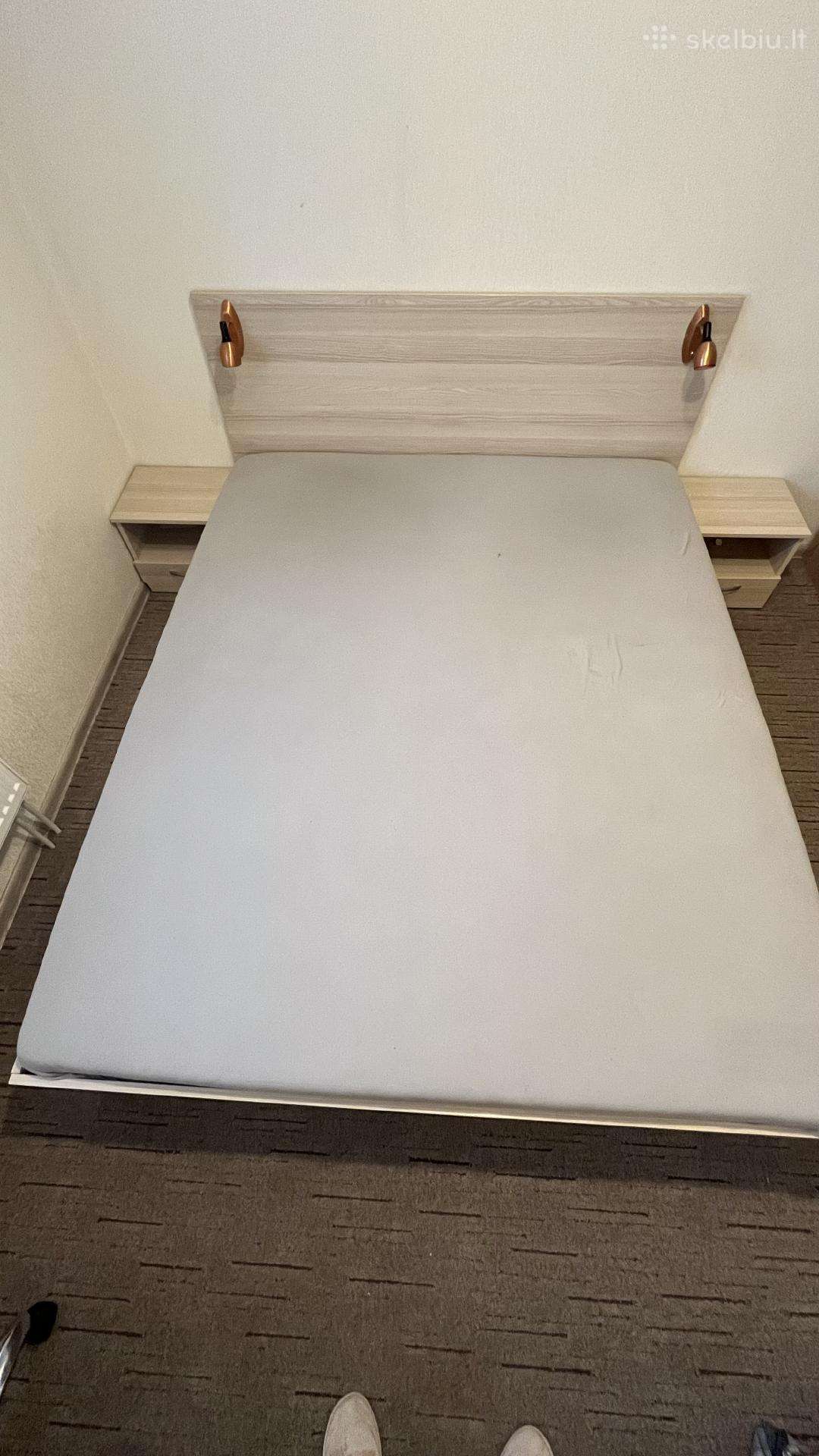 Lova 160x200, dvi naktinės spintelės