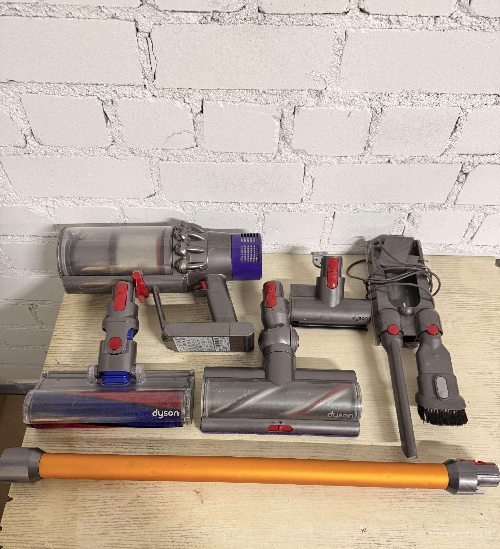 Dyson V10 belaidis dulkių siurblys + priedai