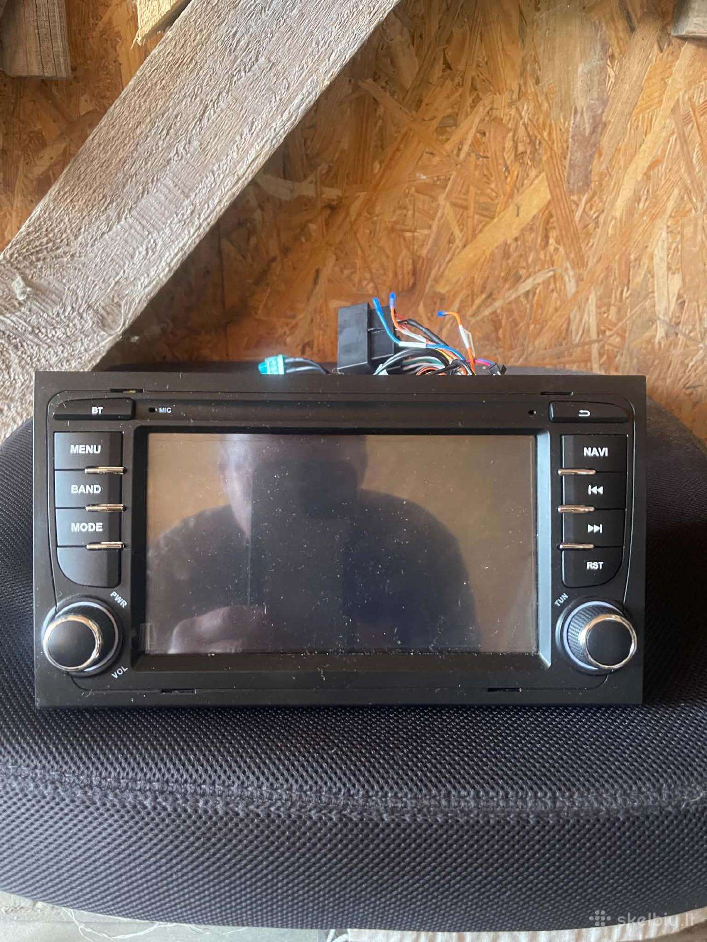 Parduodama seat automobilyje buvusi multimedija