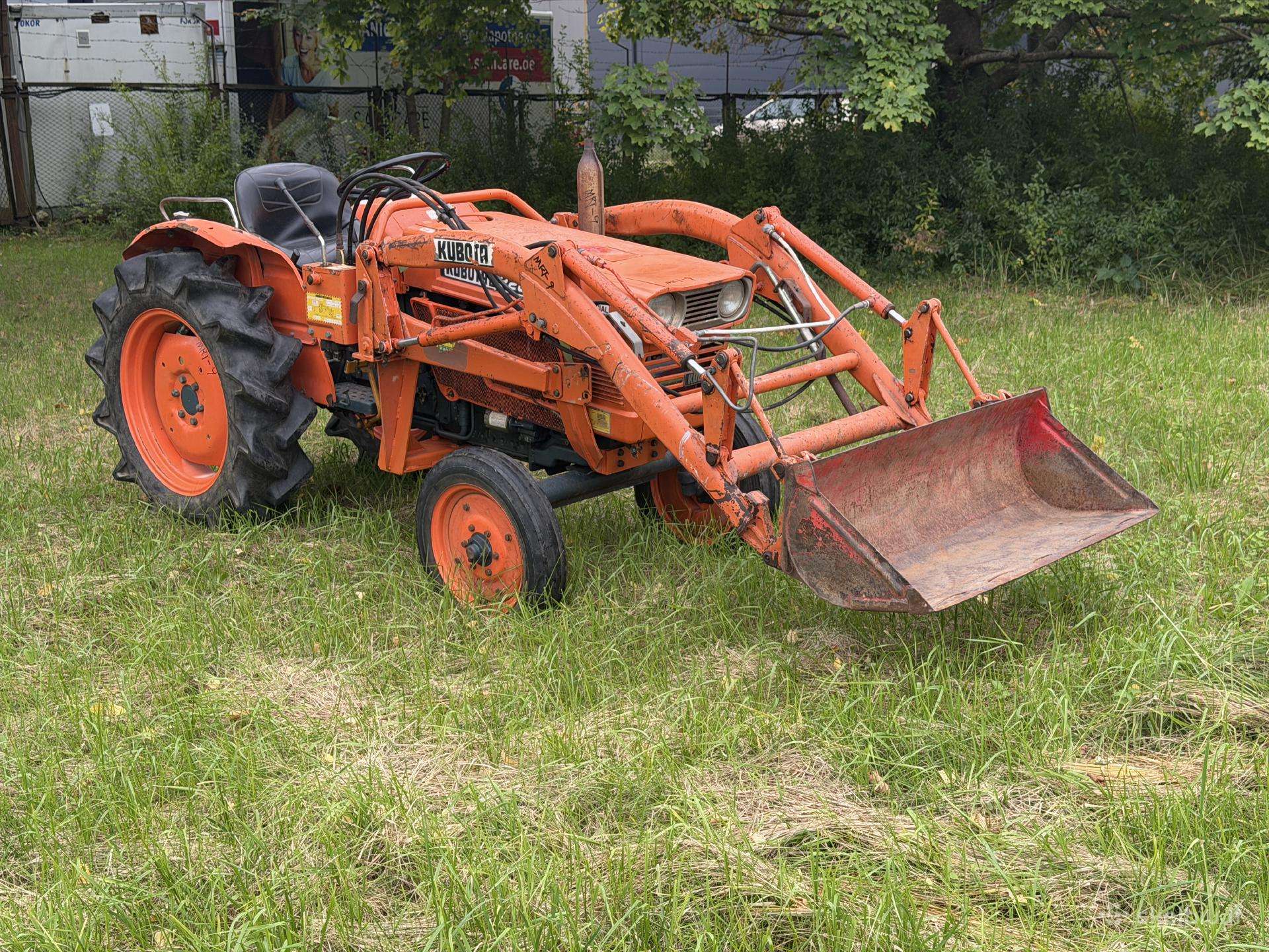 Traktorius Kubota L2201g su frontaliniu (22 Ag)