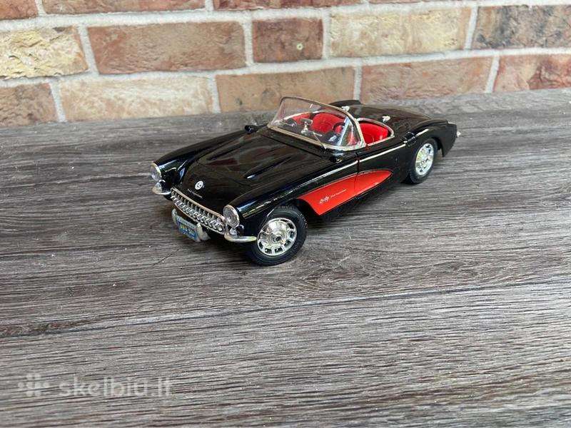 1957 Chevrolet Corvette C1 1:18 automodelis modeli