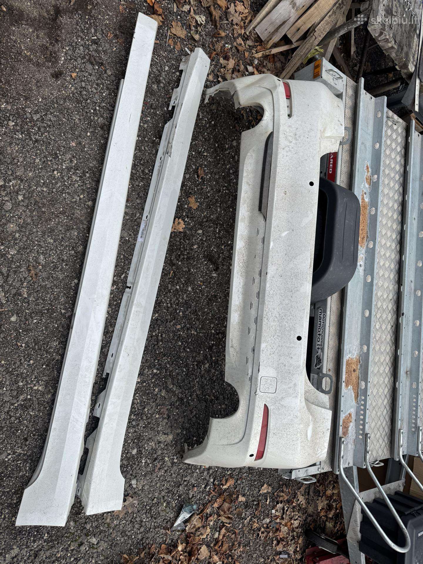 Dovanoju Bmw g30 galinis buferis ir slenksciai
