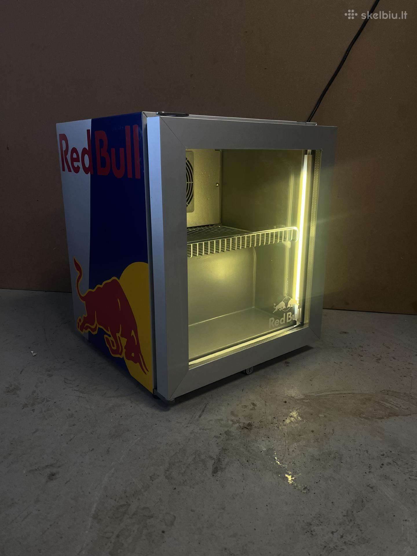 Red Bull mažas šaldytuvas