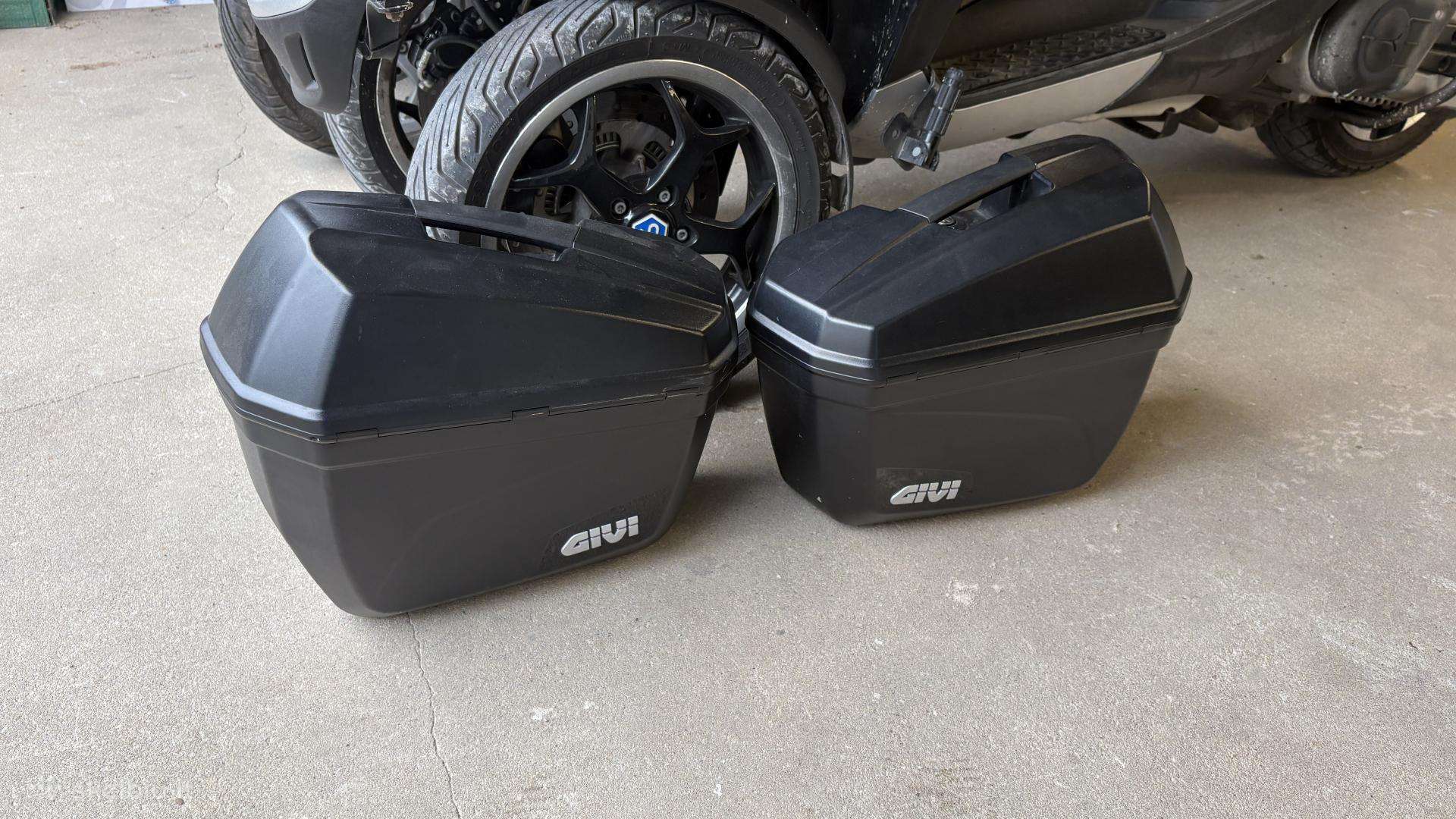 Givi E22 Monokey šoninių dėžių komplektas
