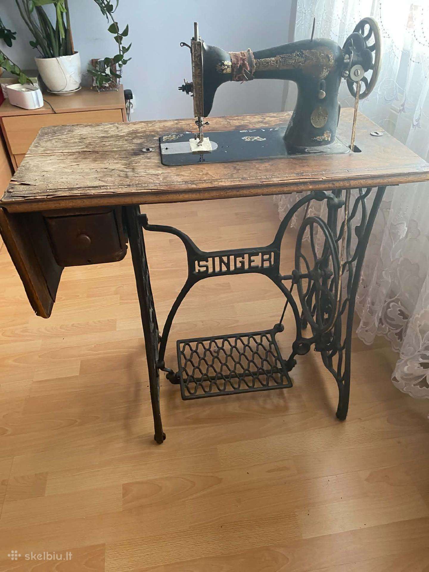 Antikvarinė Singer kojinė siuvimo mašina