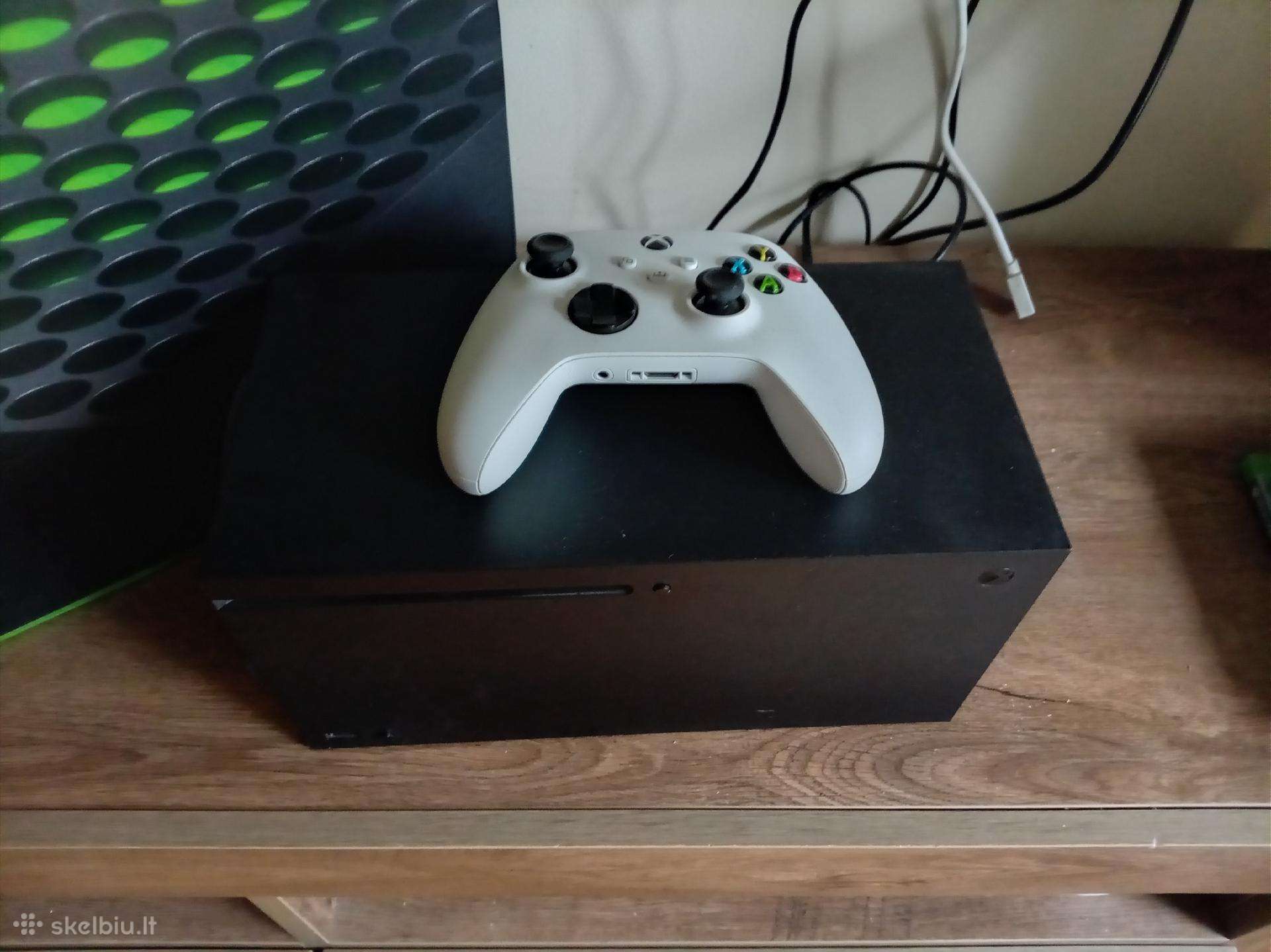 Naudotas Xbox series X su 5 žaidimo diskais