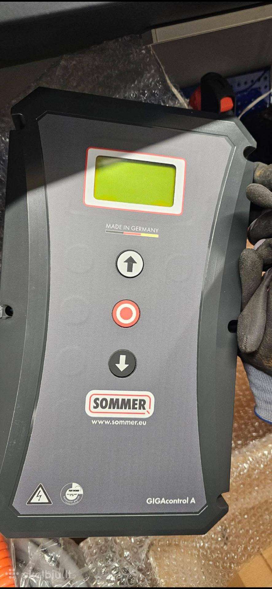 Parduodu pramoniniu garazo vartu automatika 599e
