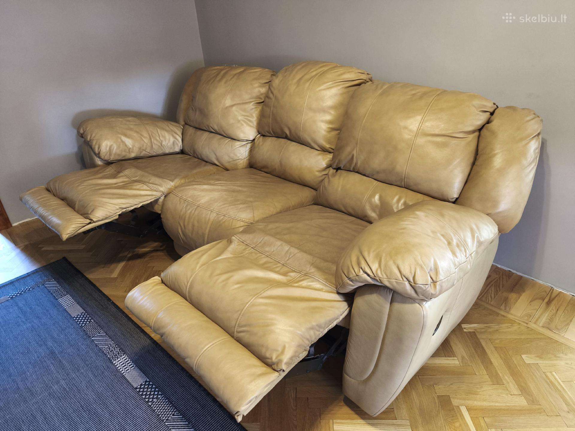 Patogi odinė trivietė sofa su reglaineriais
