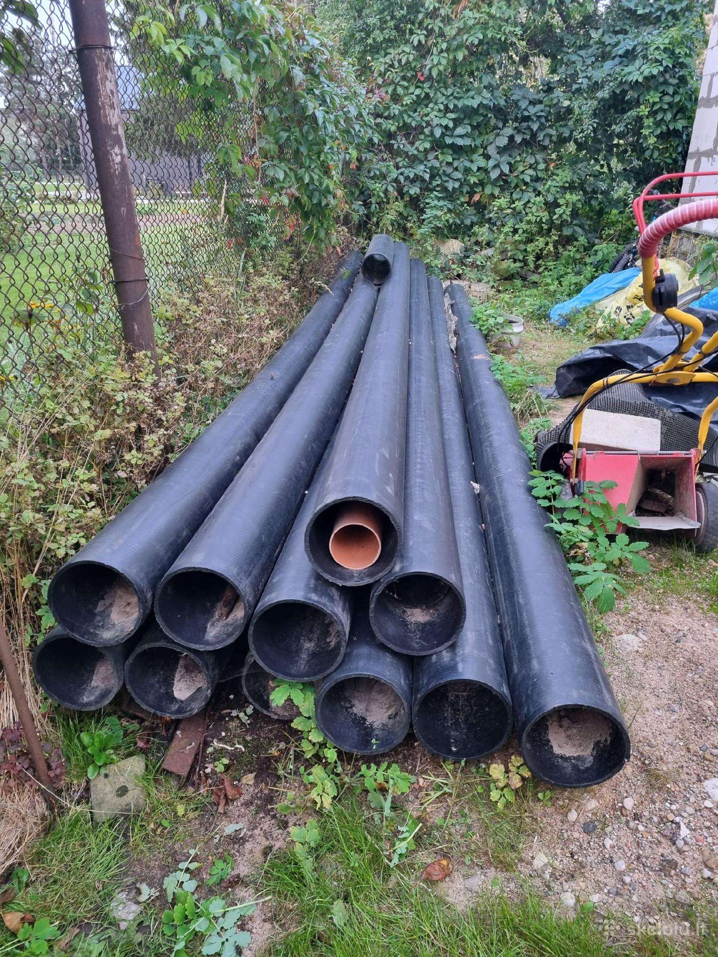 Parduodami plastikiniai vamzdžiai