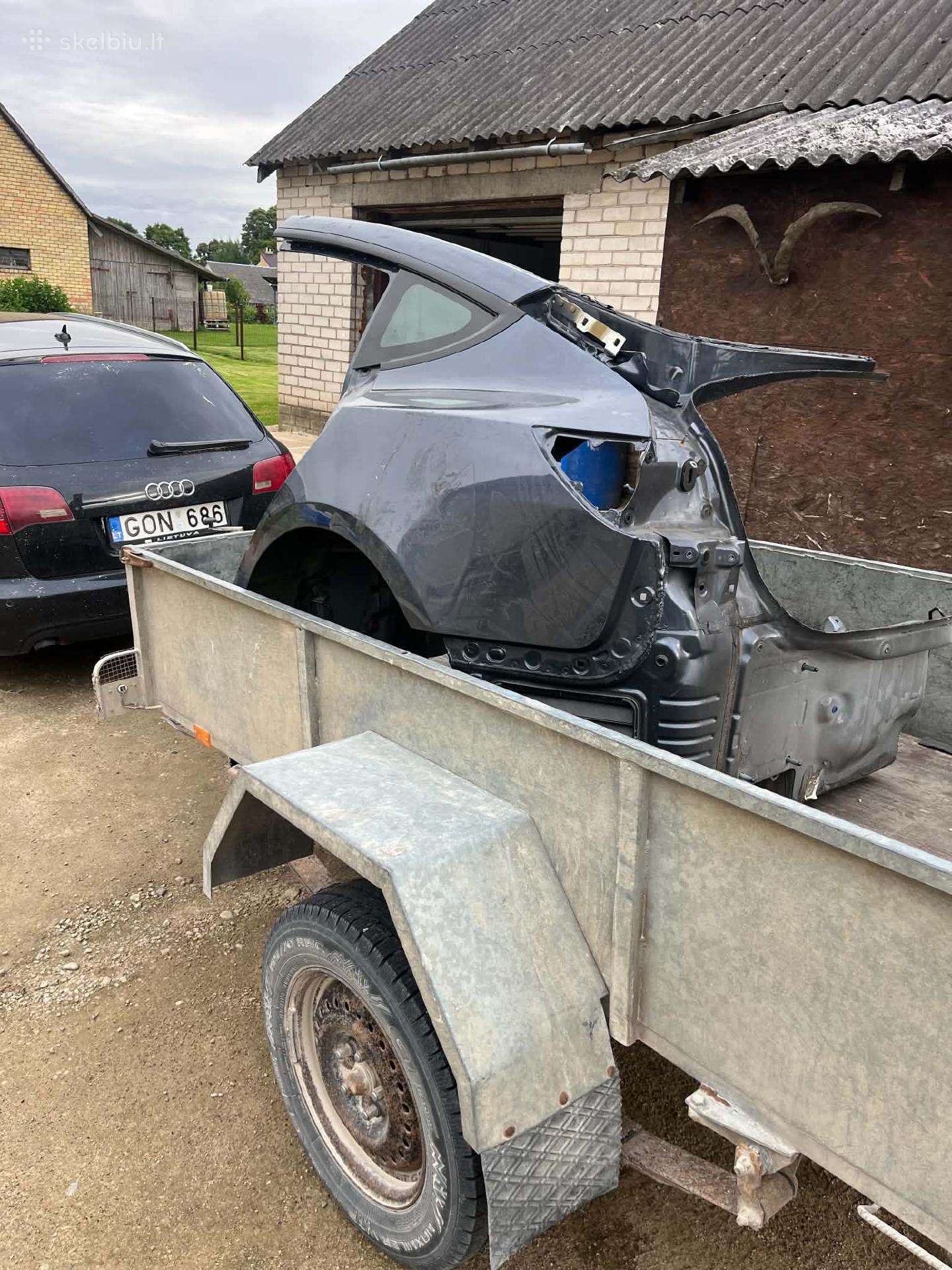 Tesla model 3 ketvirtis (bakavina)