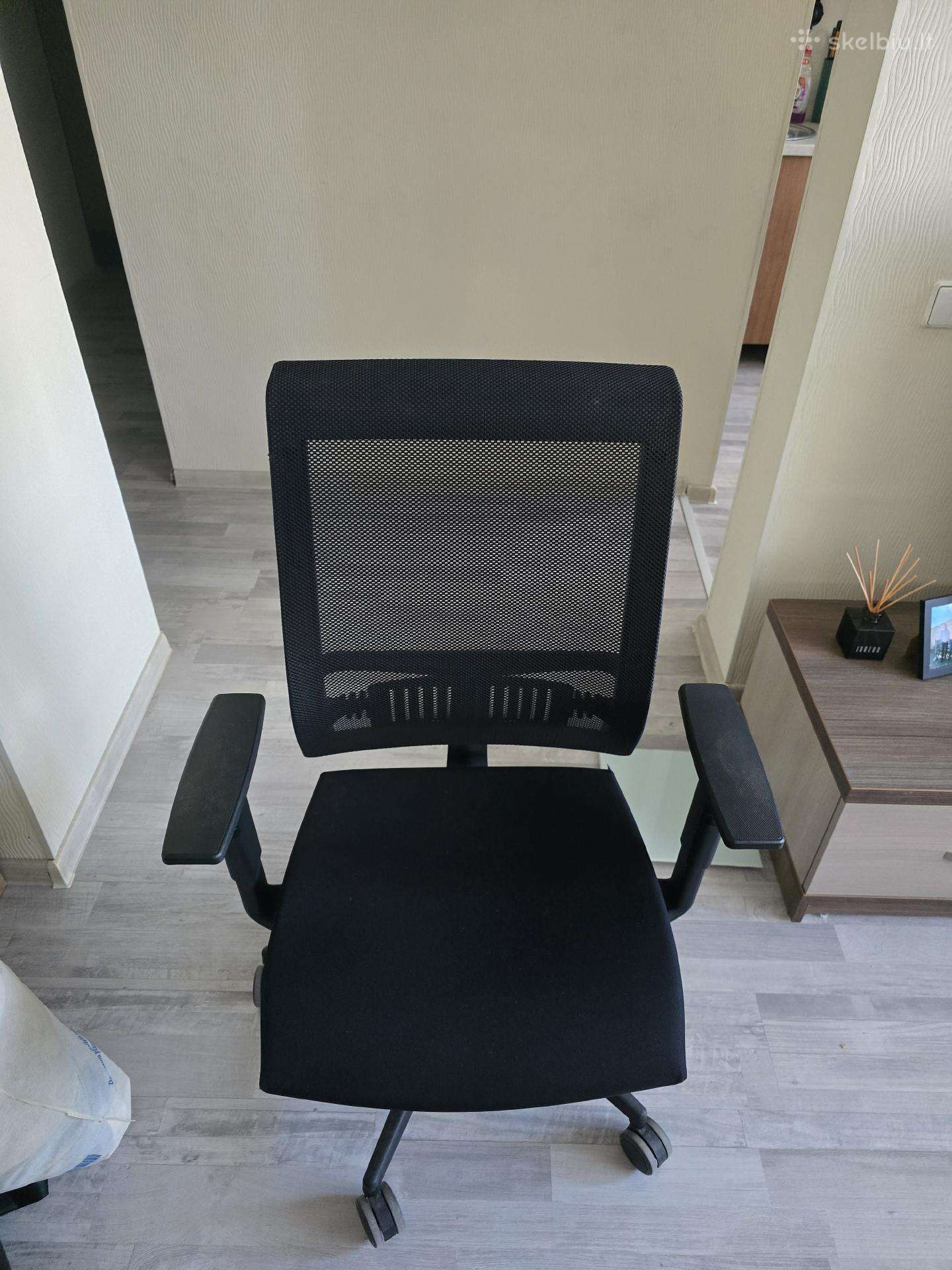 Biuro kėdė