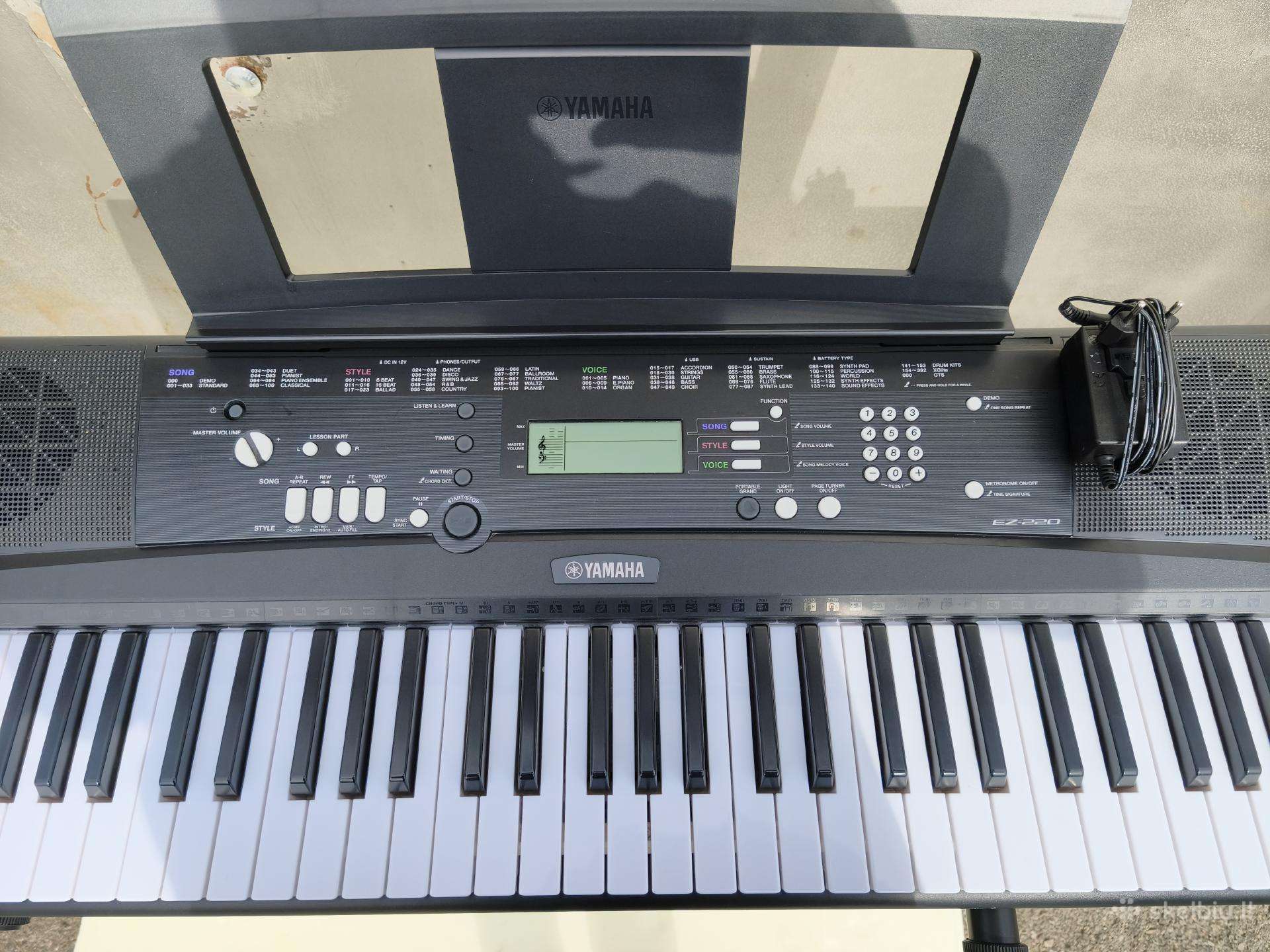 Parduodu Yamaha Ez-220 sintezatorių su stovu